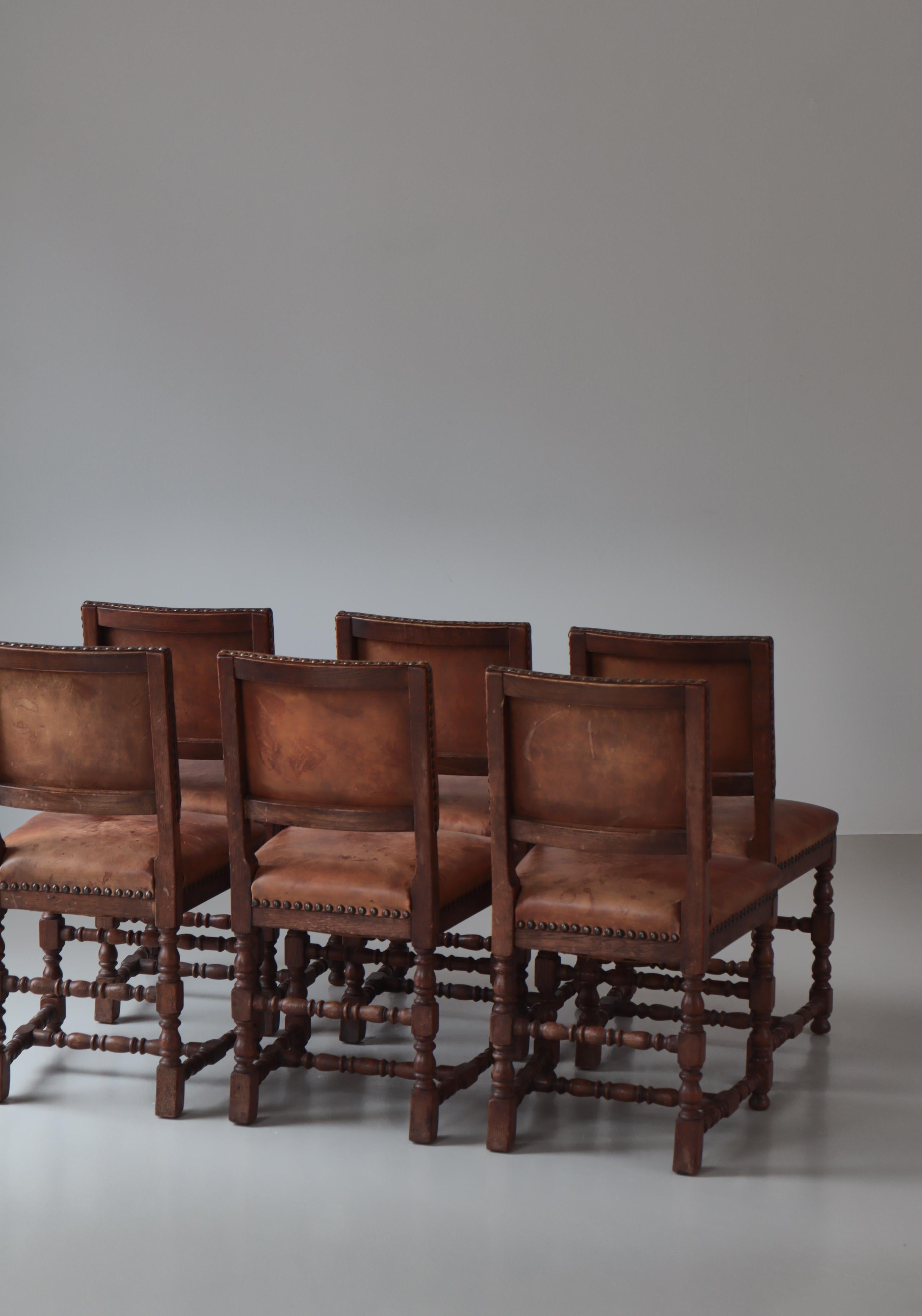 Danish Cabinetmaker Patinated Leather & Oakwood Dining Chairs, 1940s In Good Condition For Sale In Odense, DK