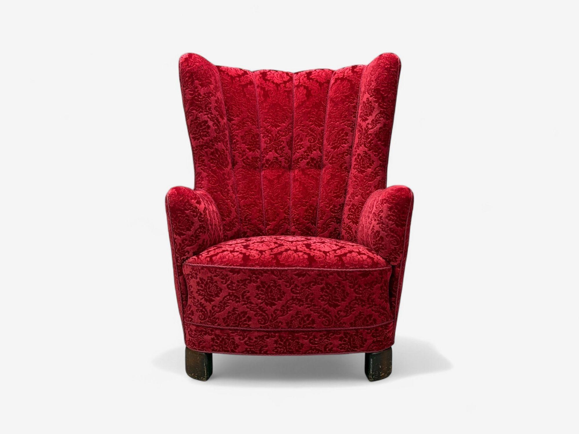 Danish Cabinetmaker, Fritz Hansen Style, Red Damask, Stained Wood, Lounge Chair, Denmark, 1950s

An organic form Fritz Hansen style lounge chair designed and produced in Denmark in the middle of the 20th century. Having a freeform upholstered upper