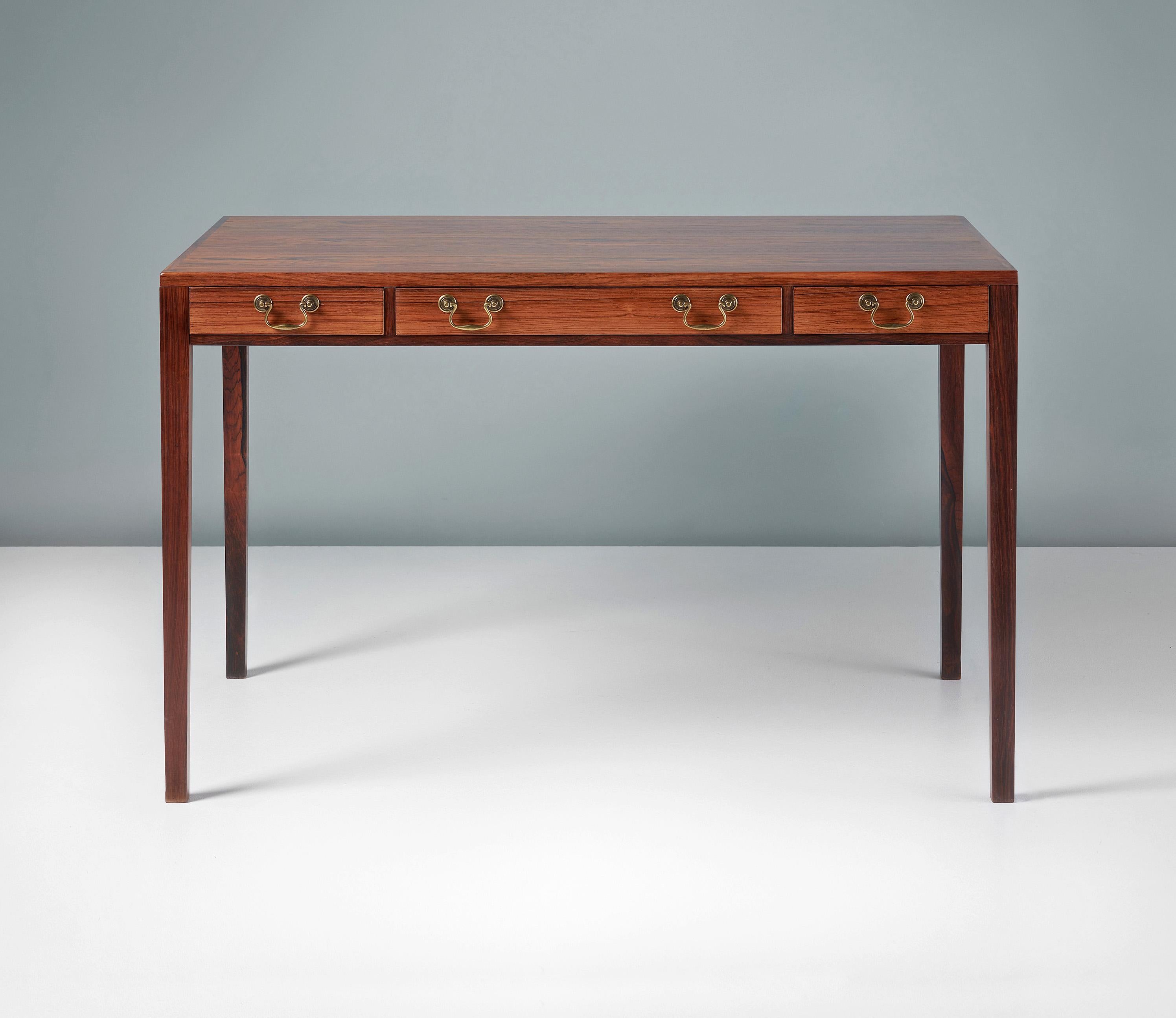 Scandinavian Modern Danish Cabinetmaker Rosewood Desk, c1950s For Sale