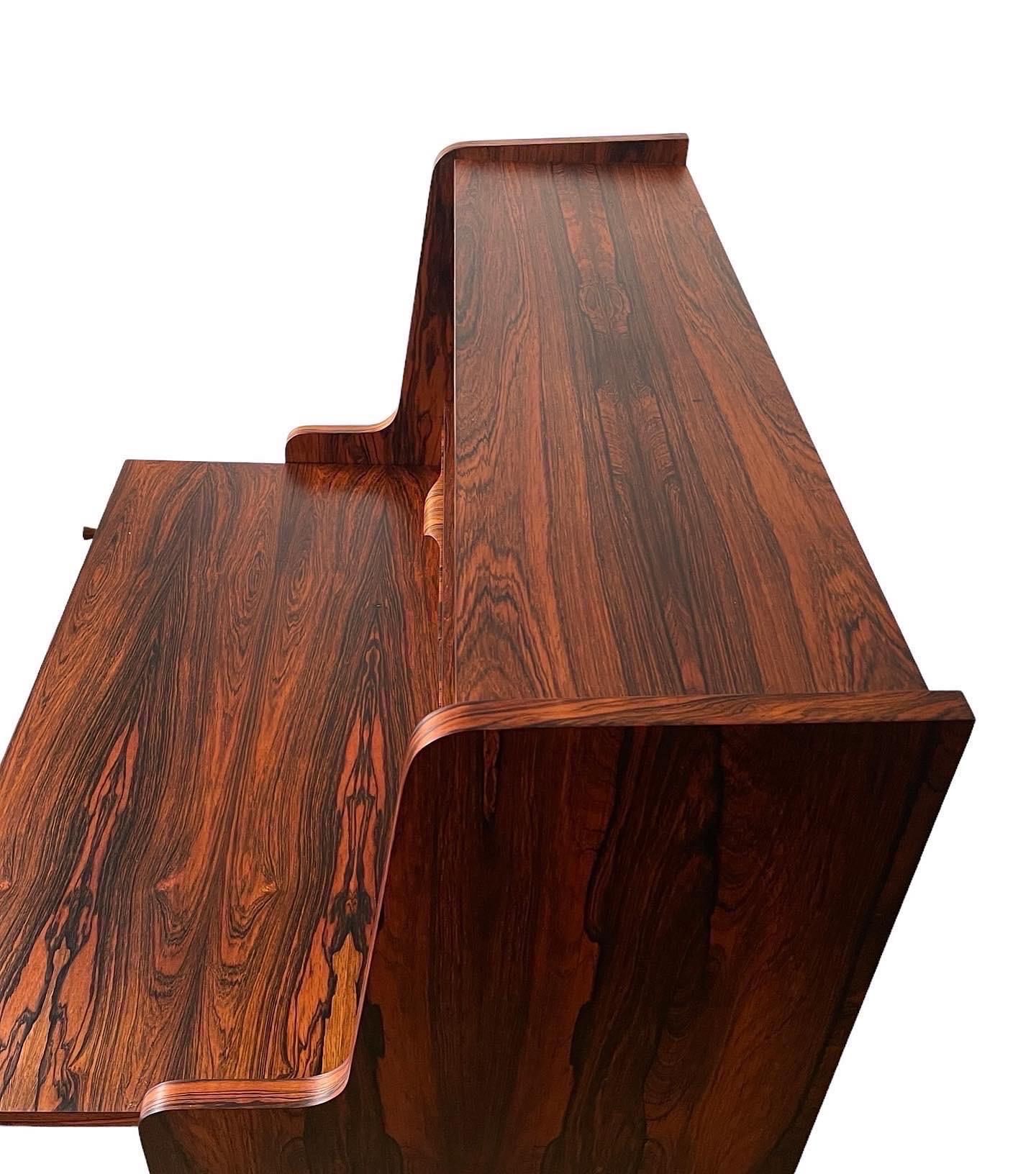 Unique vintage secretary 

Incredible wooden grain and great craftsmanship 

Beautifully refinished vintage condition 