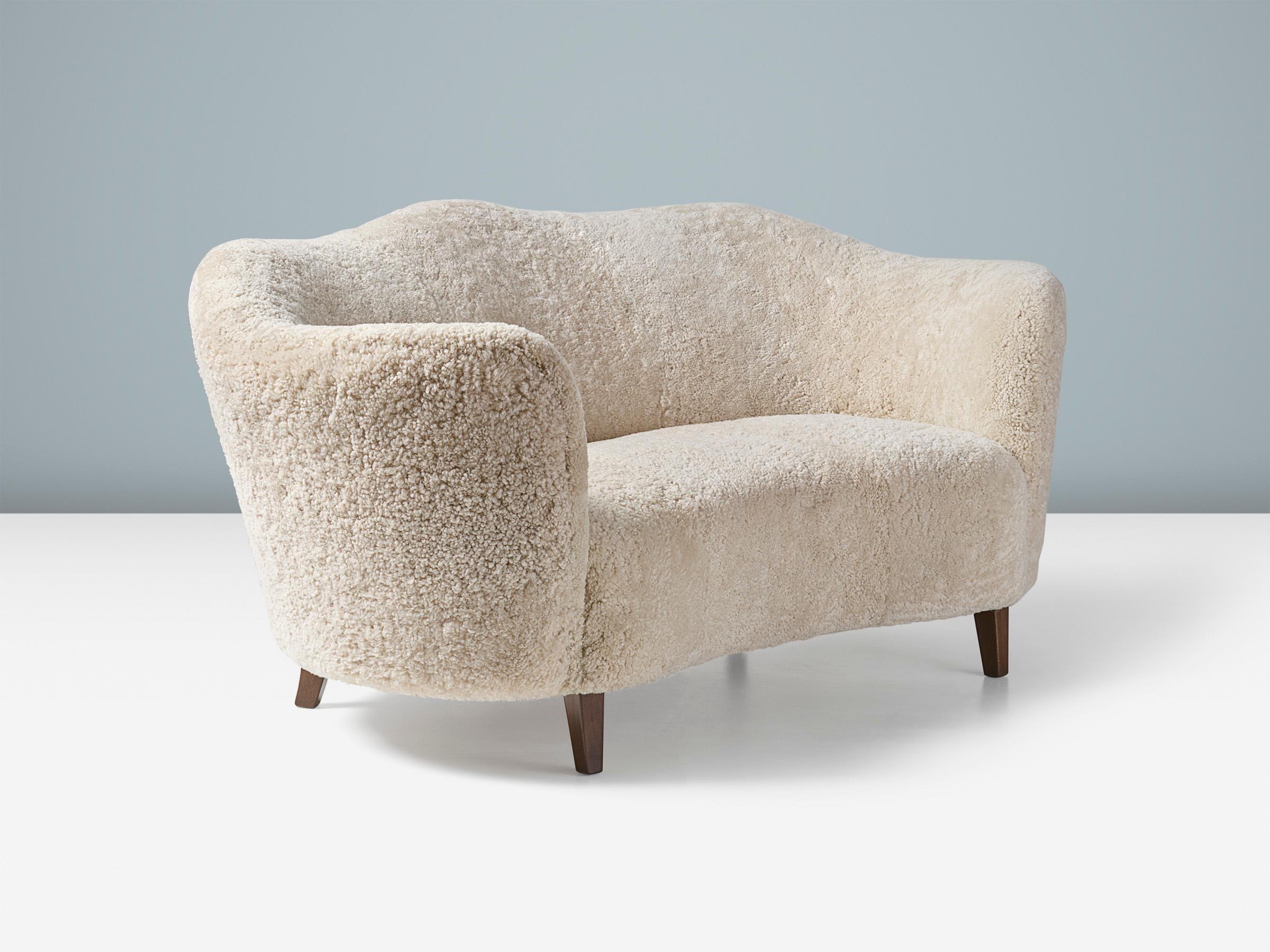 Danois Canapé en peau de mouton festonné d'ébéniste danois v1940s en vente