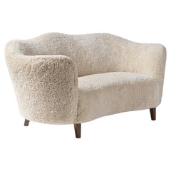 Dänischer Schreiner Scallop-Sofa aus Schafsfell, ca. 1940er Jahre