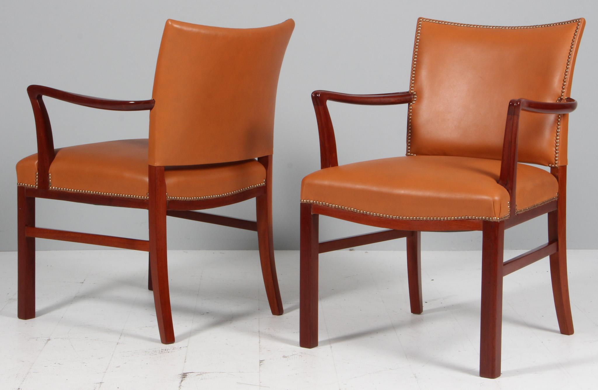 Dänischer Tischlersatz mit Esszimmerstühlen, 1940er Jahre, Mahagoni, braunes Leder, 1940er Jahre im Zustand „Gut“ im Angebot in Esbjerg, DK