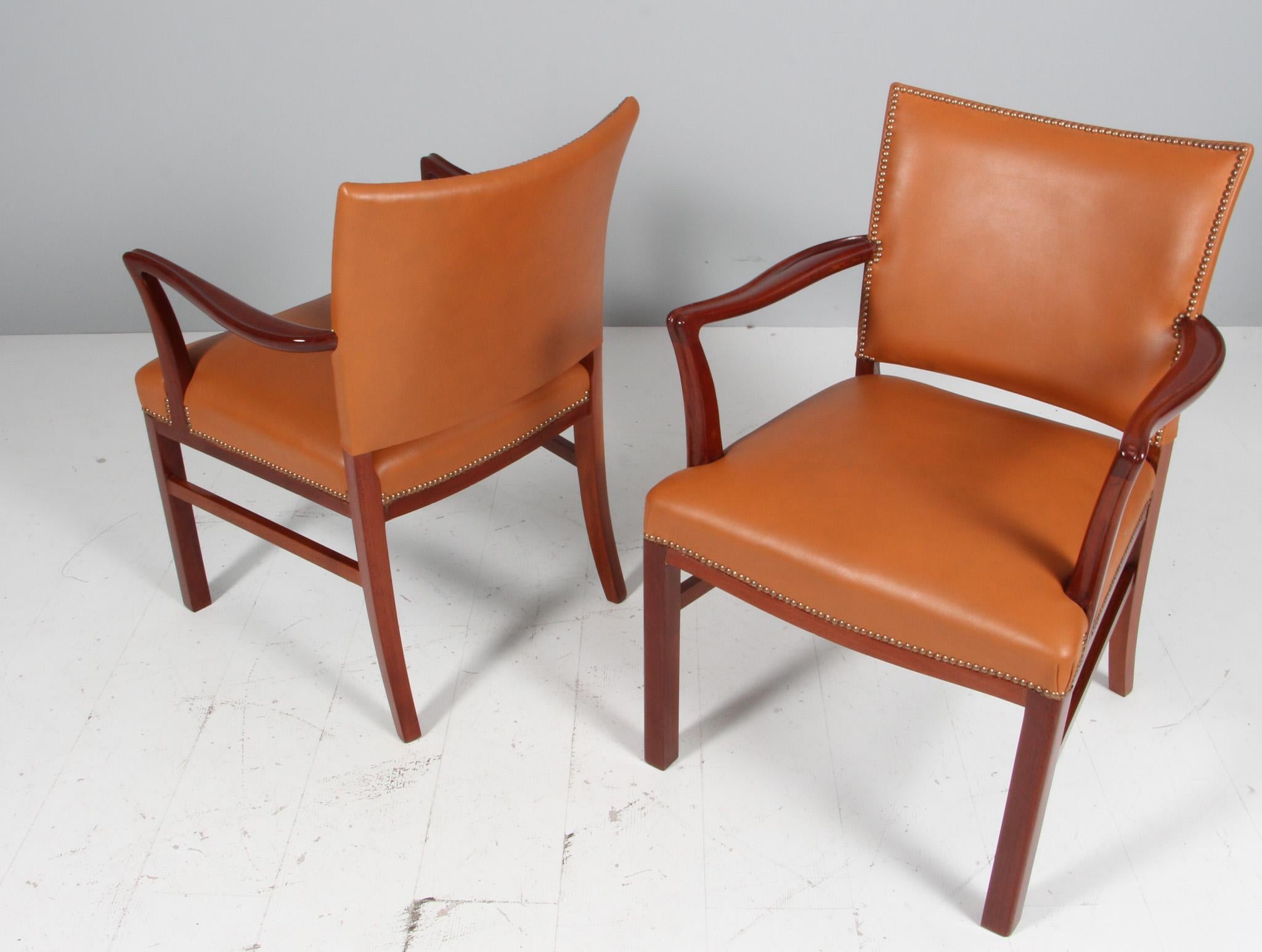 Dänischer Tischlersatz mit Esszimmerstühlen, 1940er Jahre, Mahagoni, braunes Leder, 1940er Jahre (Mitte des 20. Jahrhunderts) im Angebot