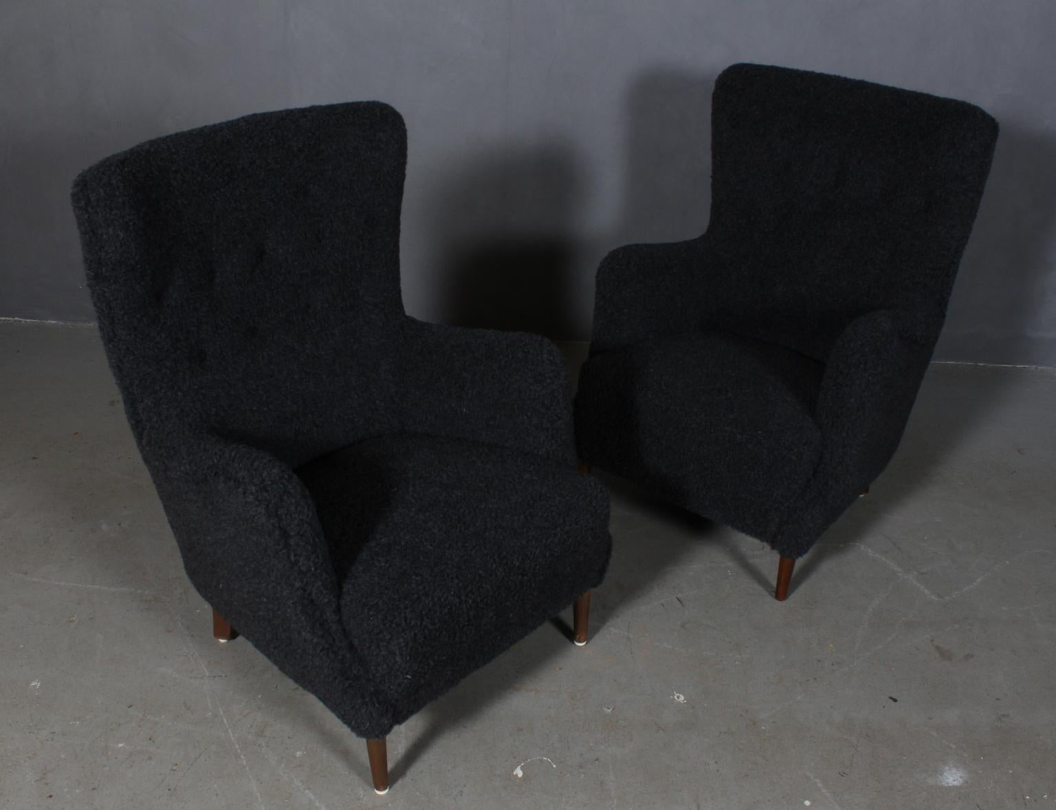 Danish cabinetmaker set of lounge chairs new upholstered with lambwool.

Legs of stained beech

Made in the 1940s.

 