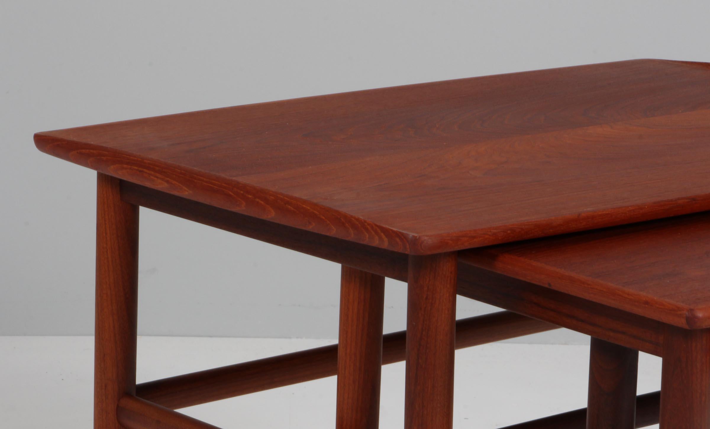 Danish cabinetmaker set of nesting tables of teak with cane detail In Excellent Condition In Esbjerg, DK