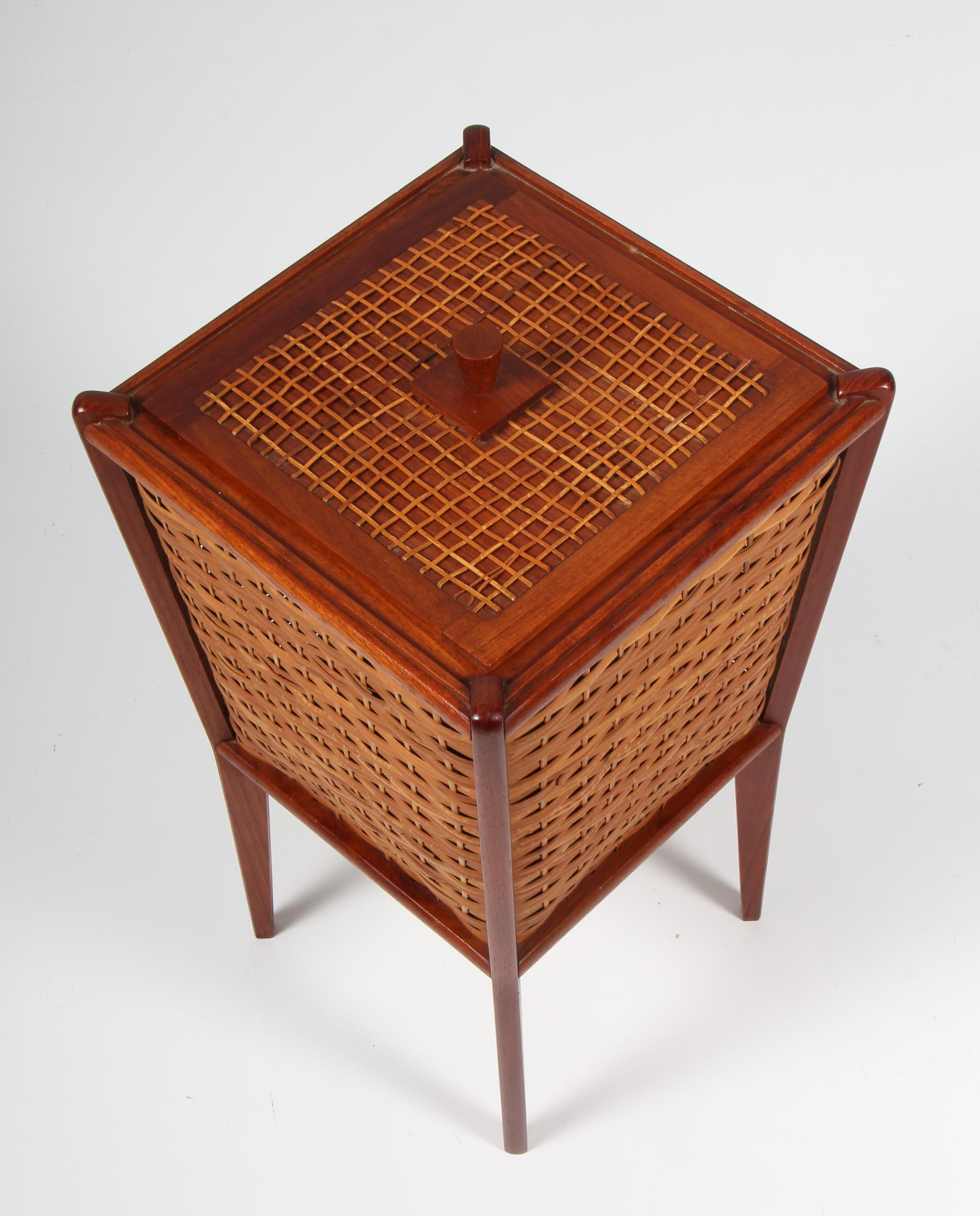 Danish cabinetmaker sewing nest with frame of teak. Sides and top with cane.

Made in the 1950's fantastic craftmanship and details.