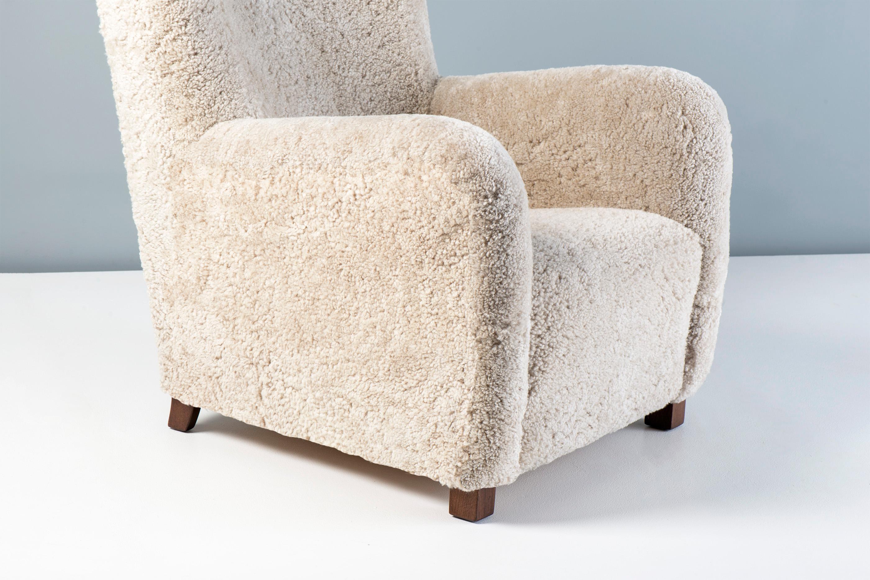 Milieu du XXe siècle Chaise longue en peau de mouton d'ébéniste danois, vers 1940 en vente