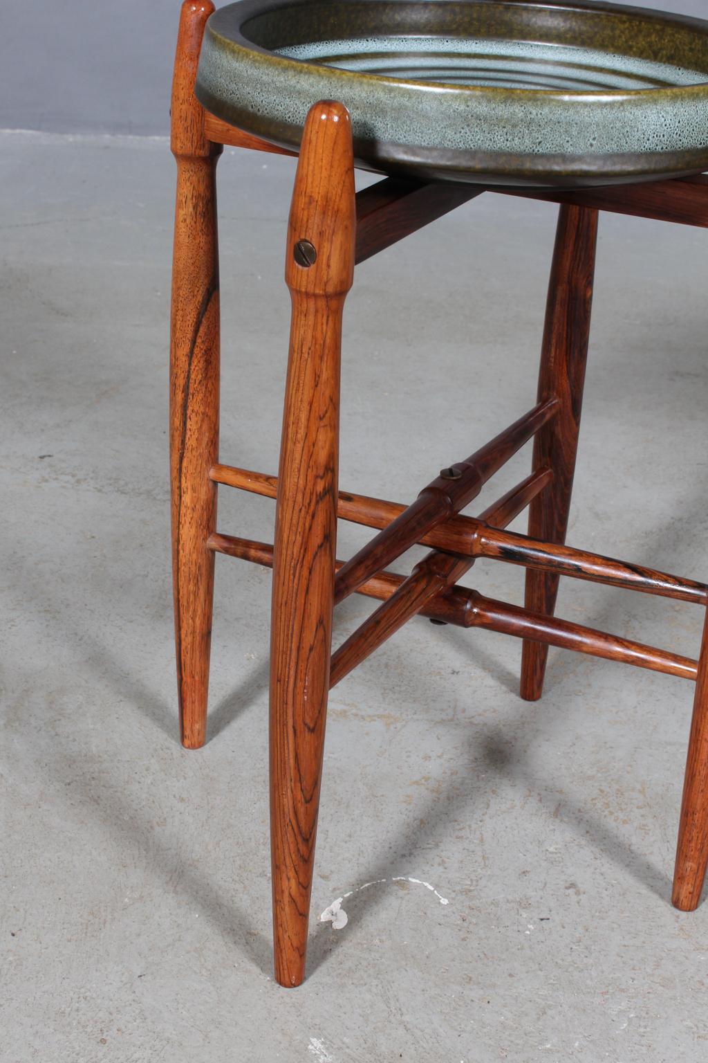 Mid-20th Century Danish Cabinetmaker, sidetable with Knabstrup bowl. Rosewood.
