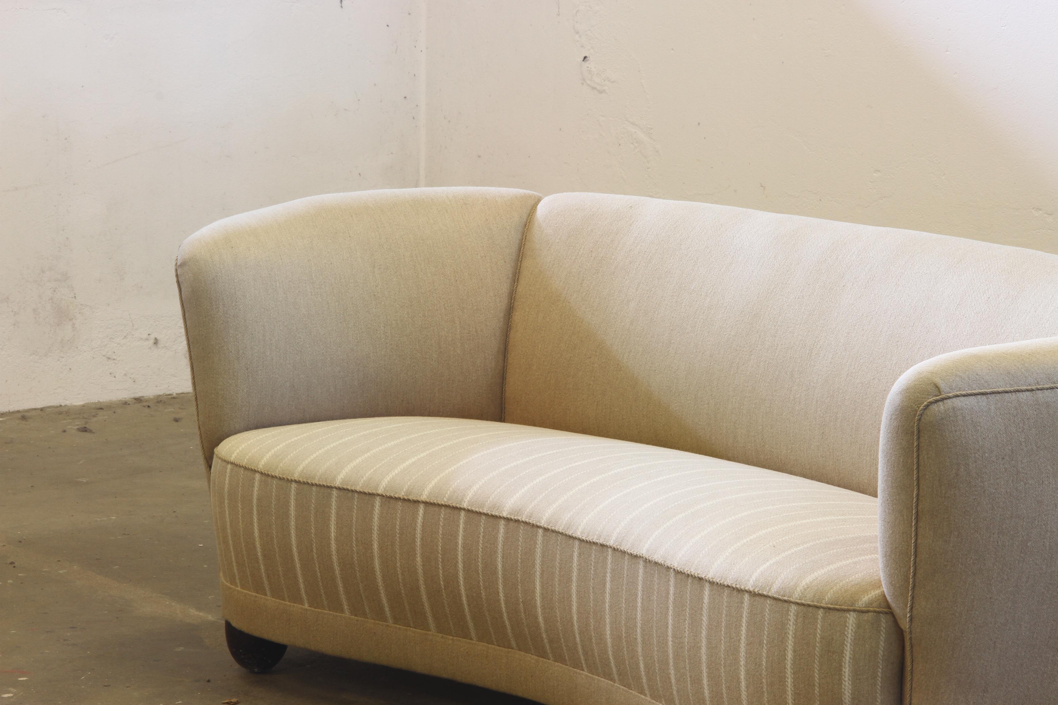 Danese Danish Cabinetmaker Sofa, Curved Banana Shape, Mid-Century 1940s, Settee in vendita