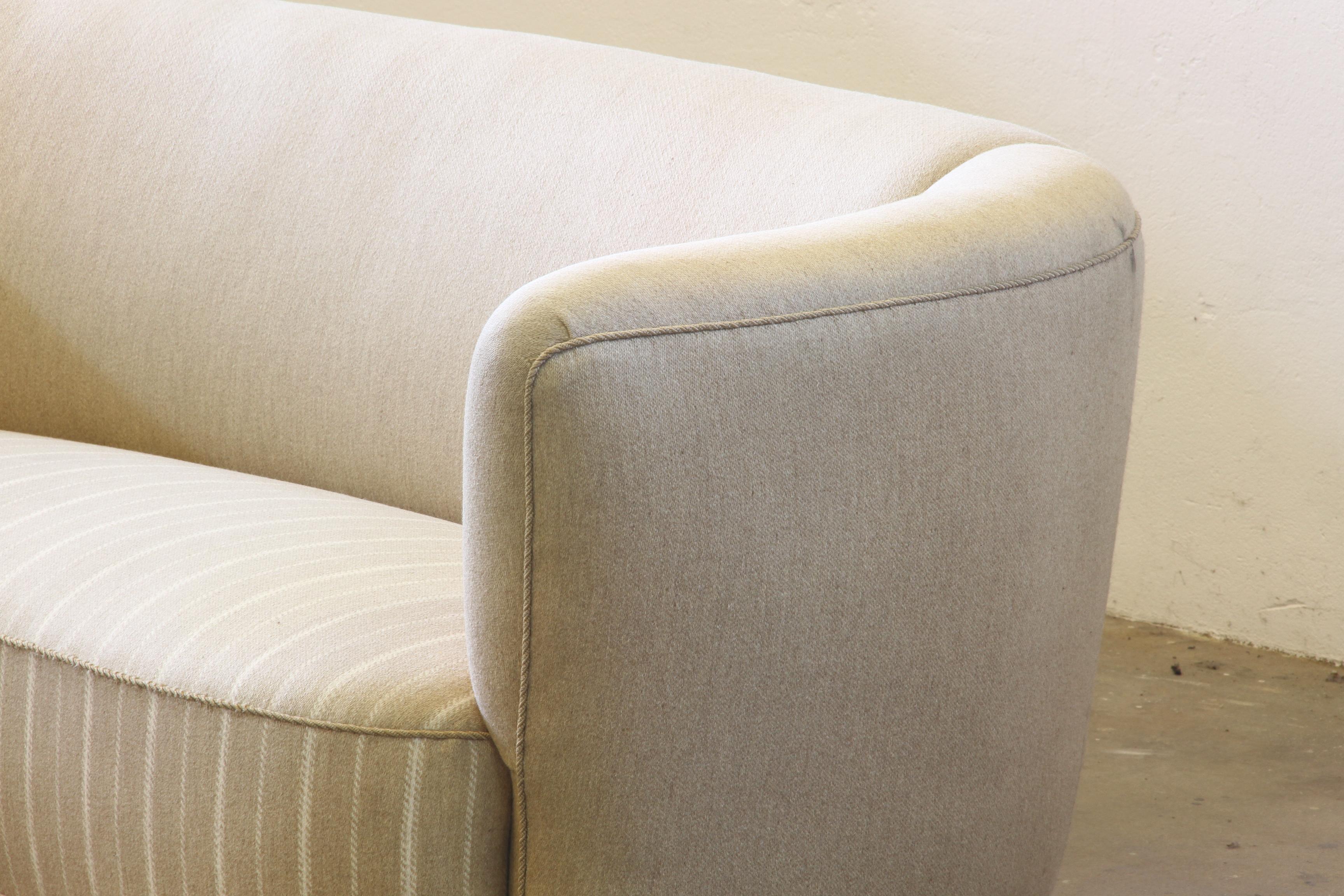 Metà XX secolo Danish Cabinetmaker Sofa, Curved Banana Shape, Mid-Century 1940s, Settee in vendita