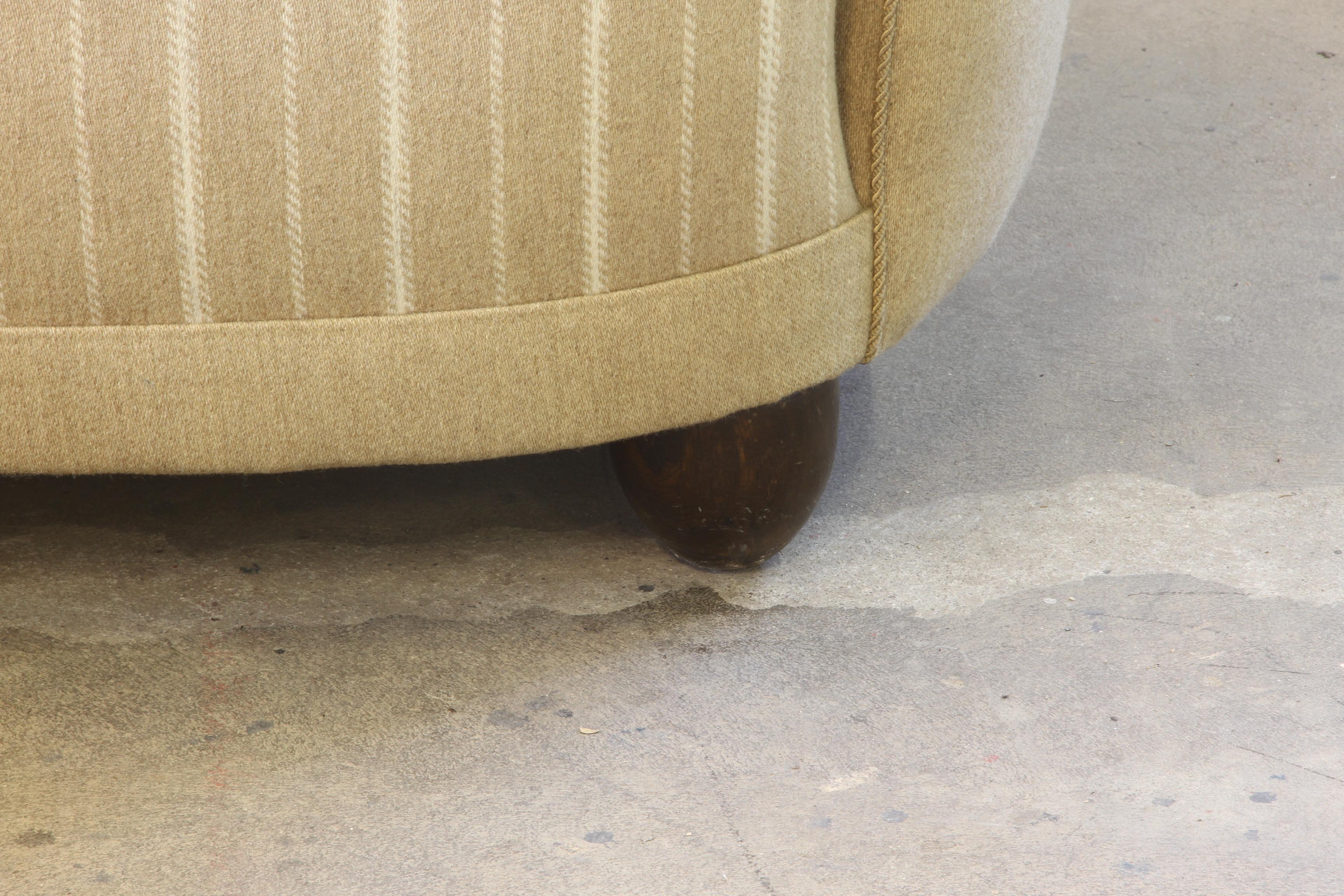 Lana Danish Cabinetmaker Sofa, Curved Banana Shape, Mid-Century 1940s, Settee in vendita