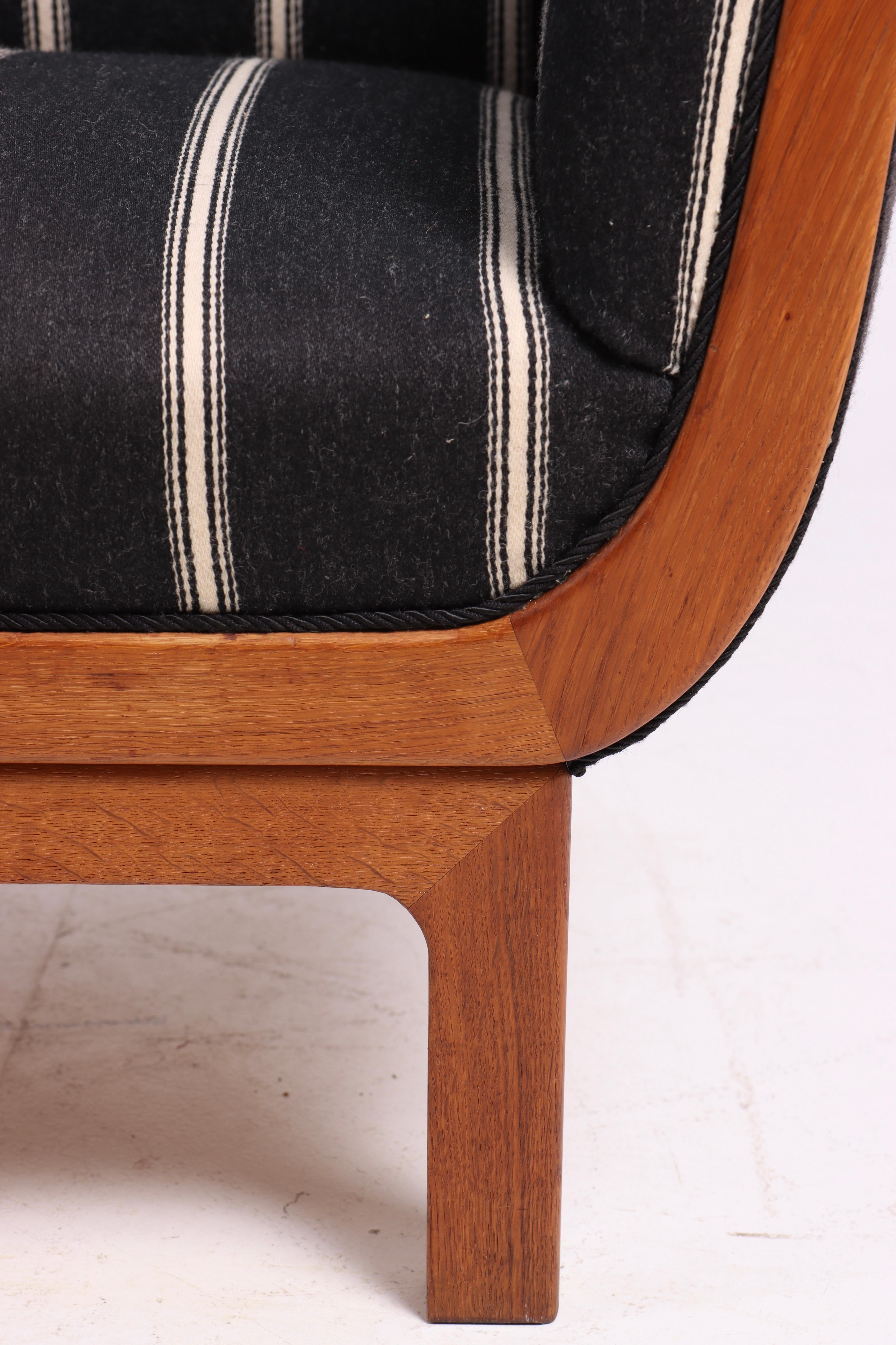 Danish Cabinetmaker Sofa in Oak with Wool, Attributed to Frits Henningsen, 1950s In Good Condition For Sale In Lejre, DK
