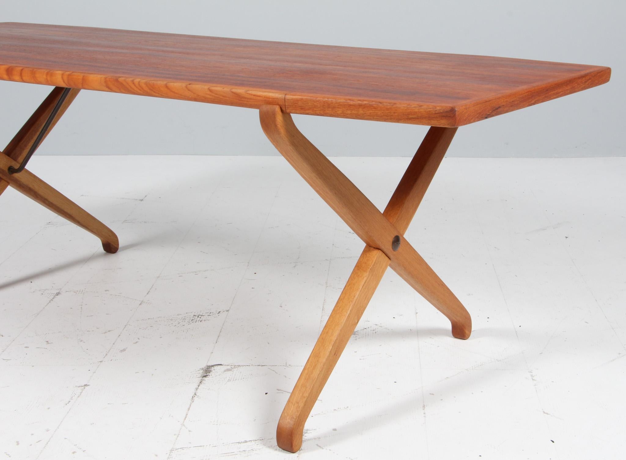 Brass Danish cabinetmaker, sofa table in teak and oak For Sale
