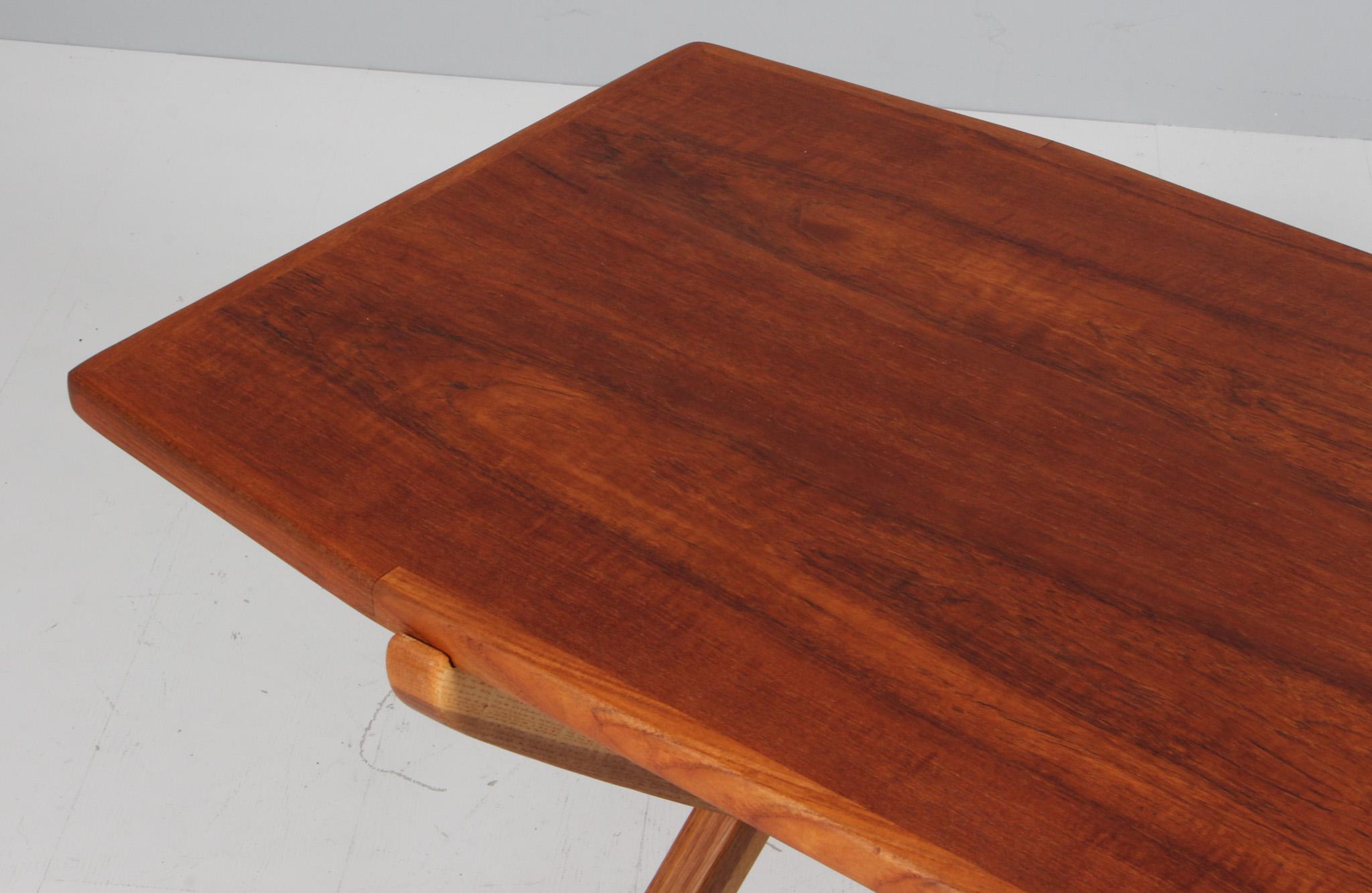 Danish cabinetmaker, sofa table in teak and oak For Sale 2