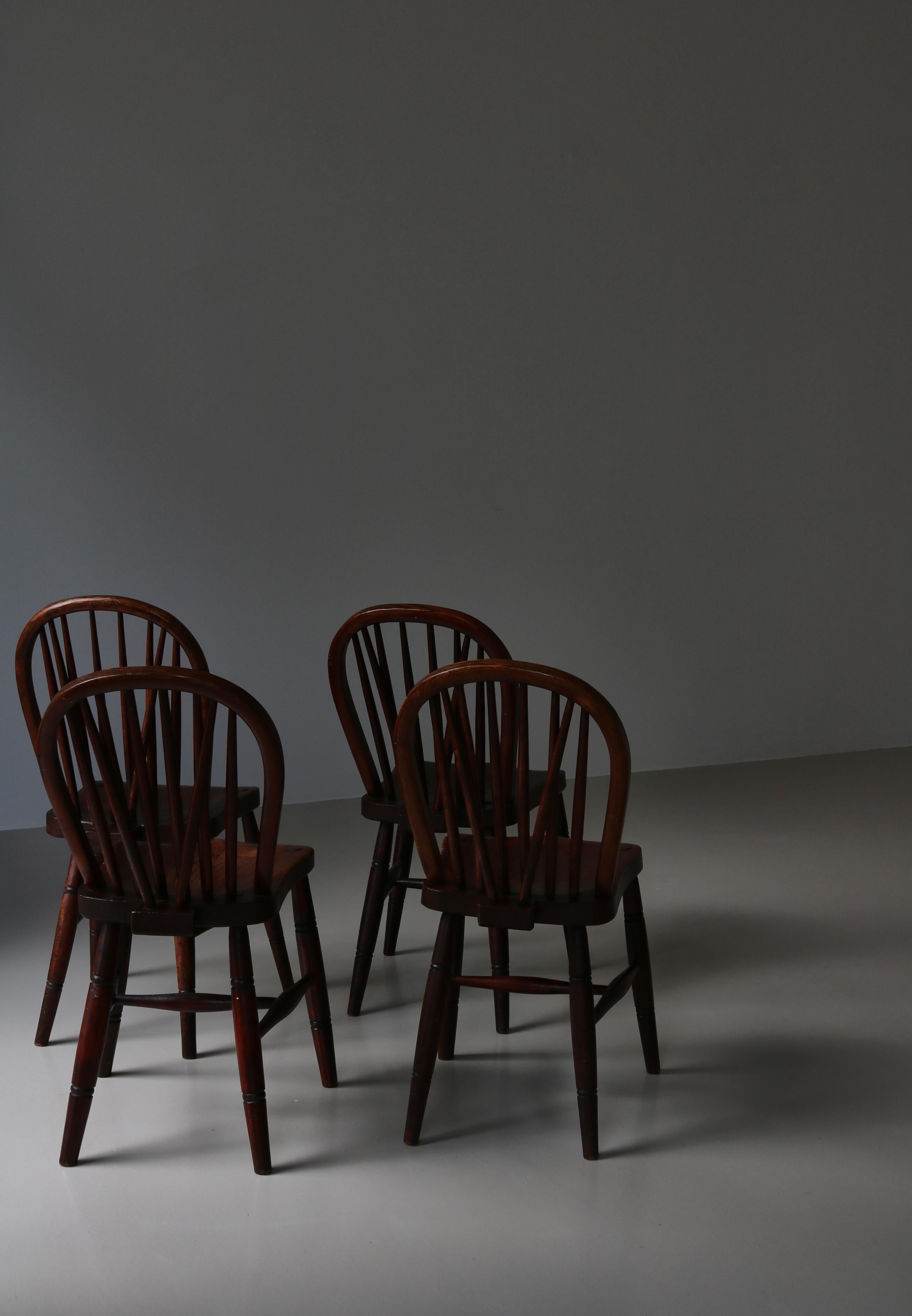 Chaises à fuseau d'ébéniste danois en bois d'Elmwood massif teinté, début du 20e siècle en vente 9