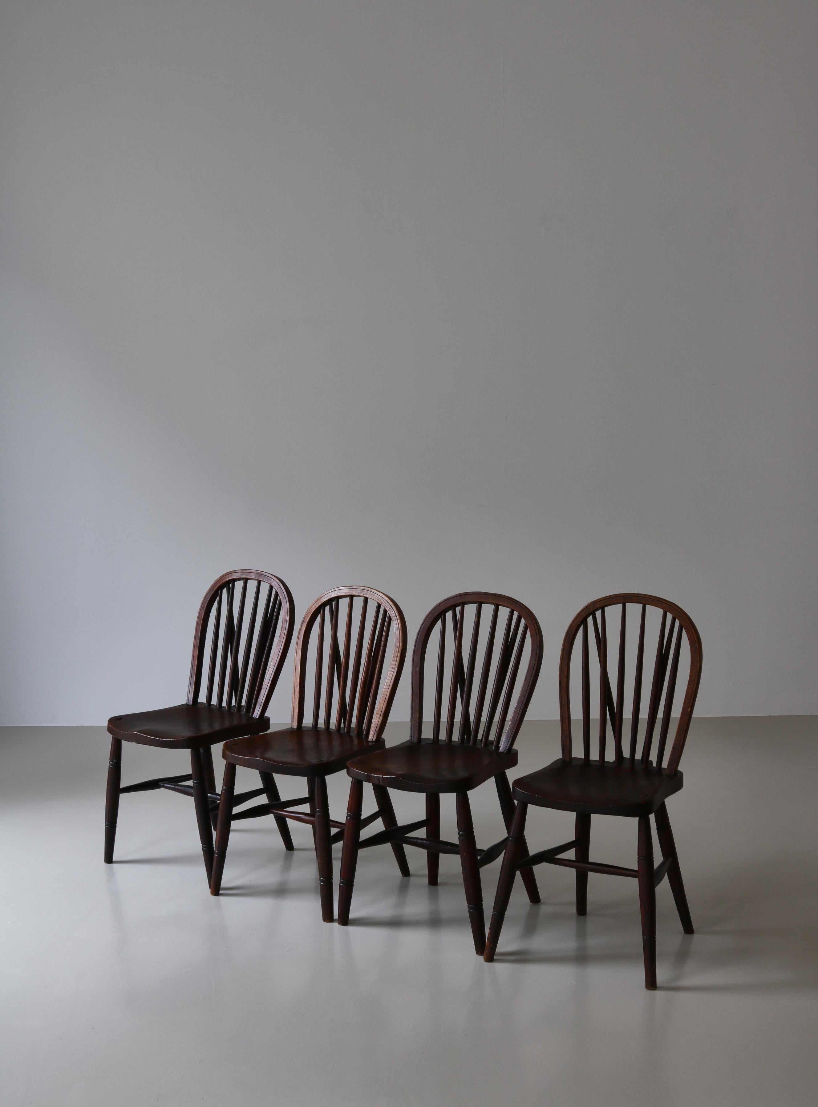 Chaises à fuseau d'ébéniste danois en bois d'Elmwood massif teinté, début du 20e siècle en vente 10