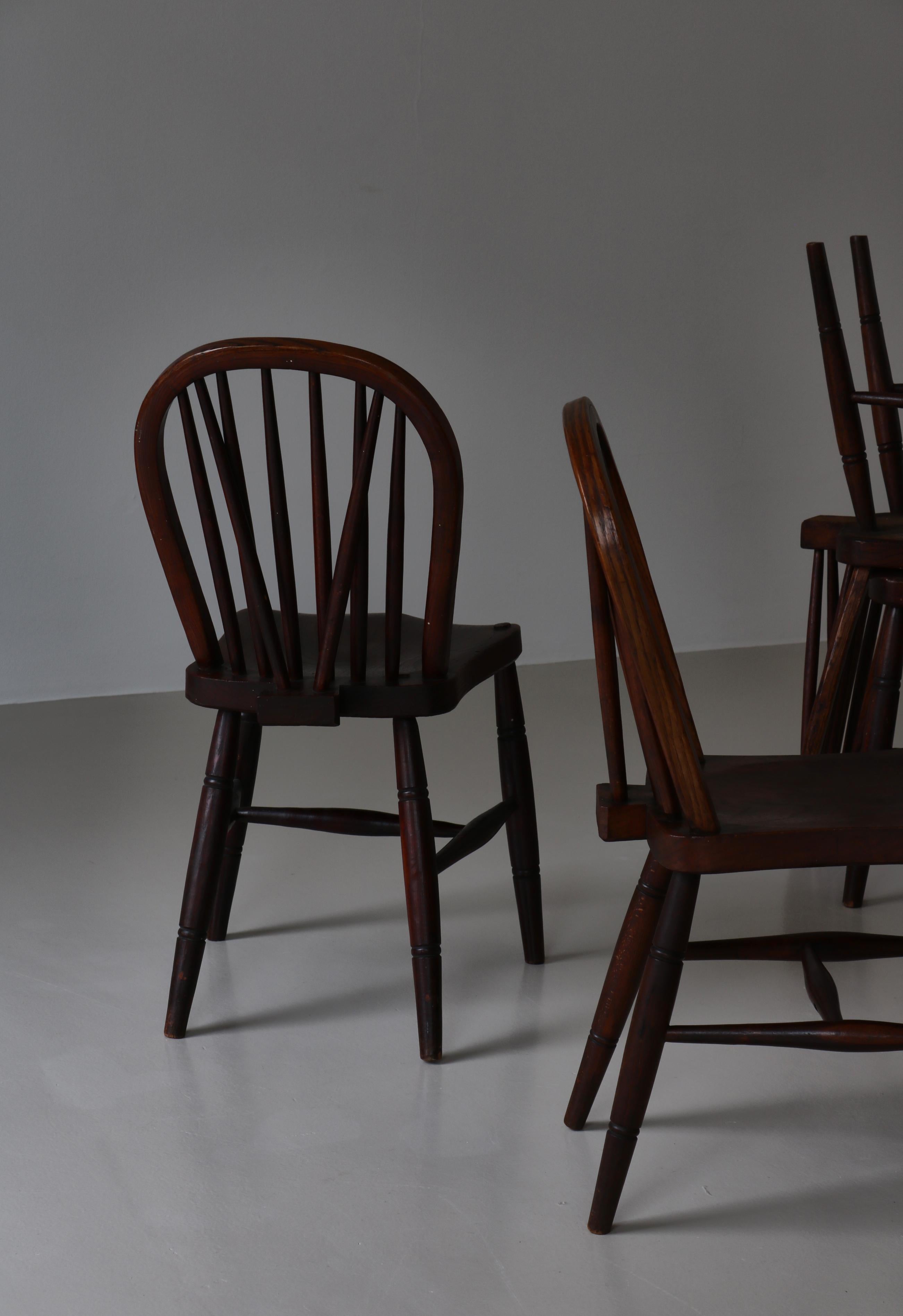 Chaises à fuseau d'ébéniste danois en bois d'Elmwood massif teinté, début du 20e siècle en vente 12