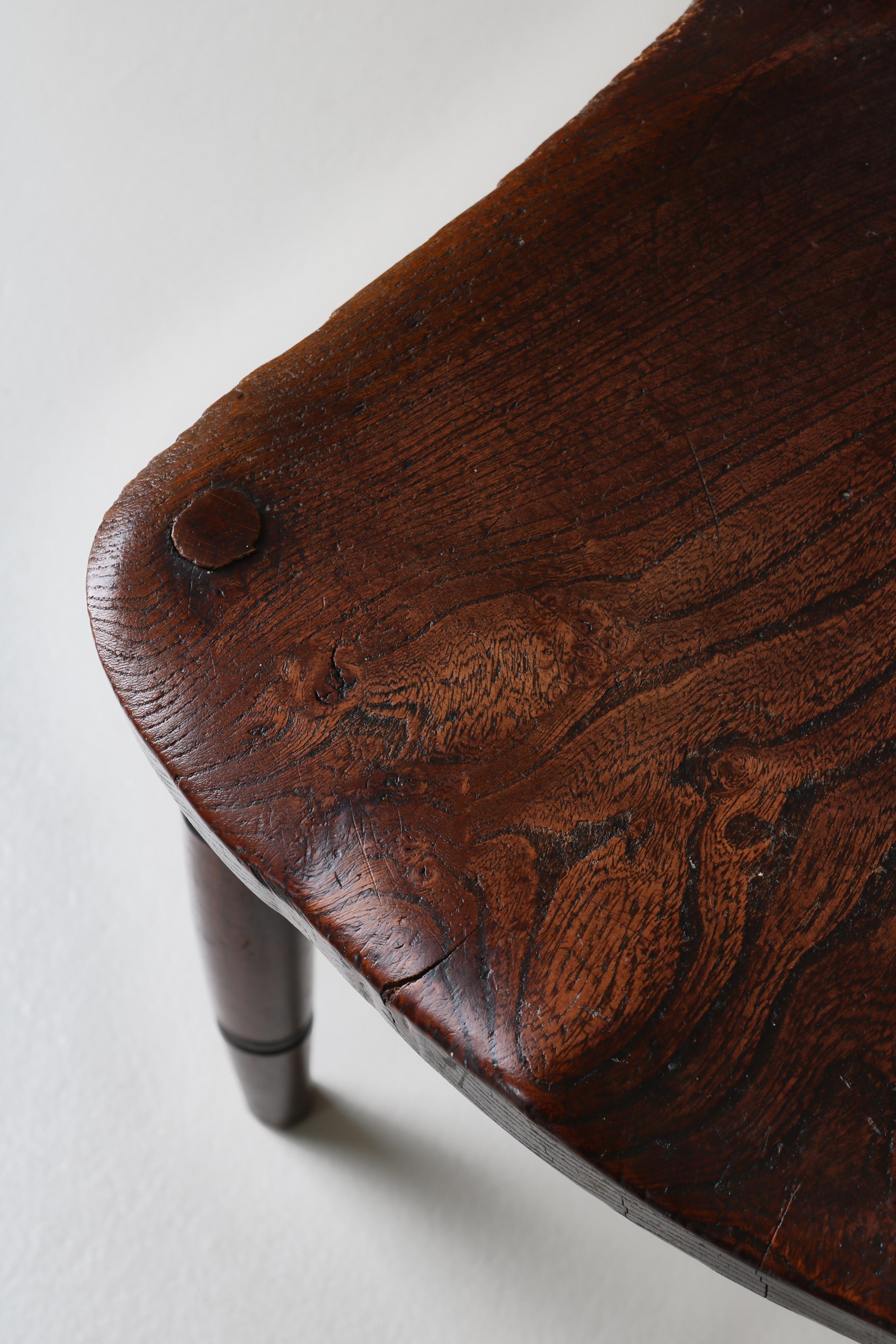 Danois Chaises à fuseau d'ébéniste danois en bois d'Elmwood massif teinté, début du 20e siècle en vente