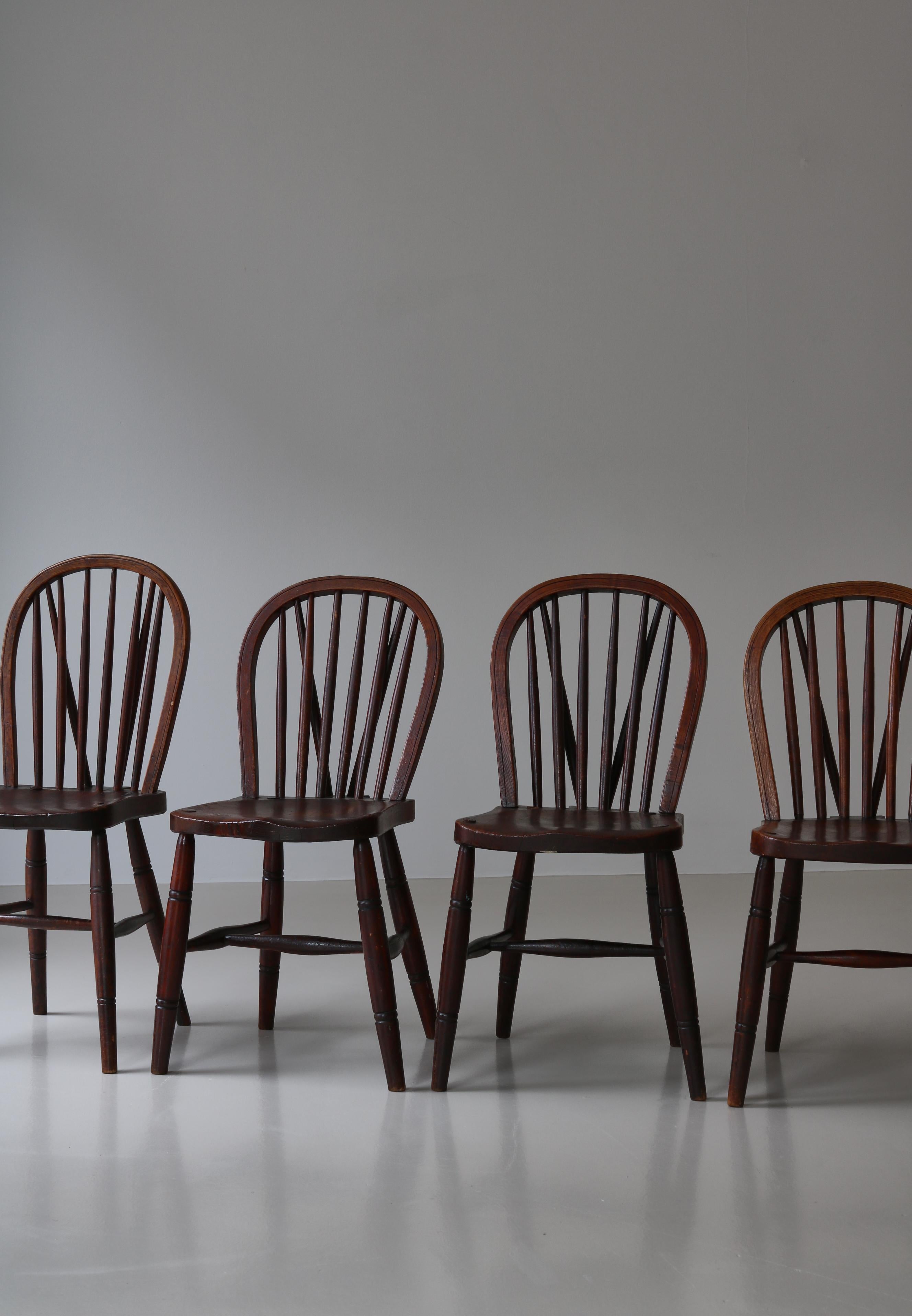 Chaises à fuseau d'ébéniste danois en bois d'Elmwood massif teinté, début du 20e siècle en vente 1