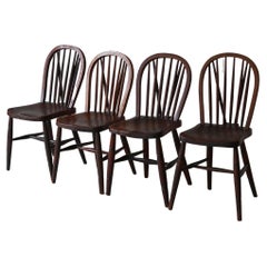 Sillas de husillo de ebanista danés en madera maciza de olmo teñida, principios del siglo XX