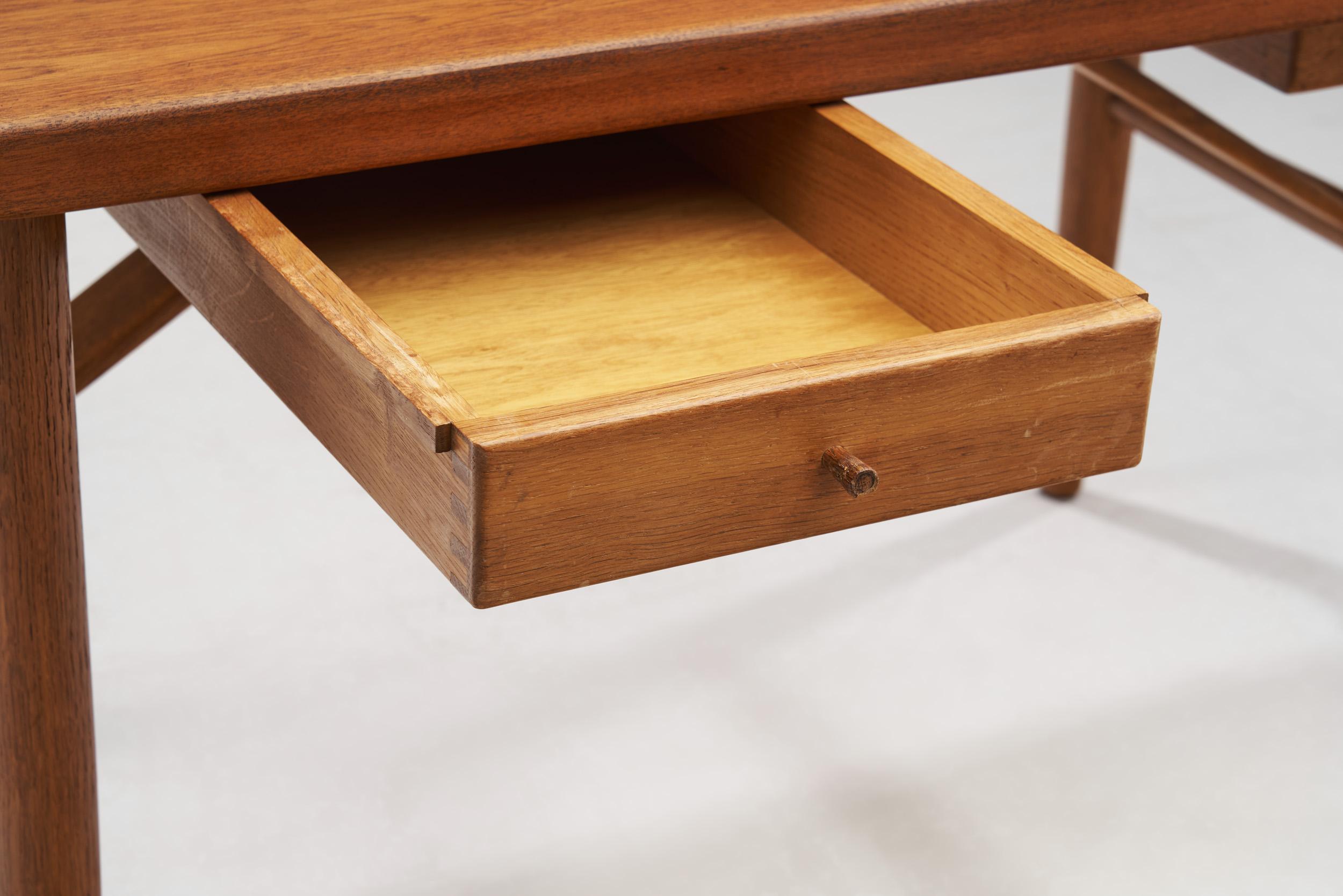 Danish Cabinetmaker Teak and Oak Desk with Drawers, Denmark, circa 1950s For Sale 10