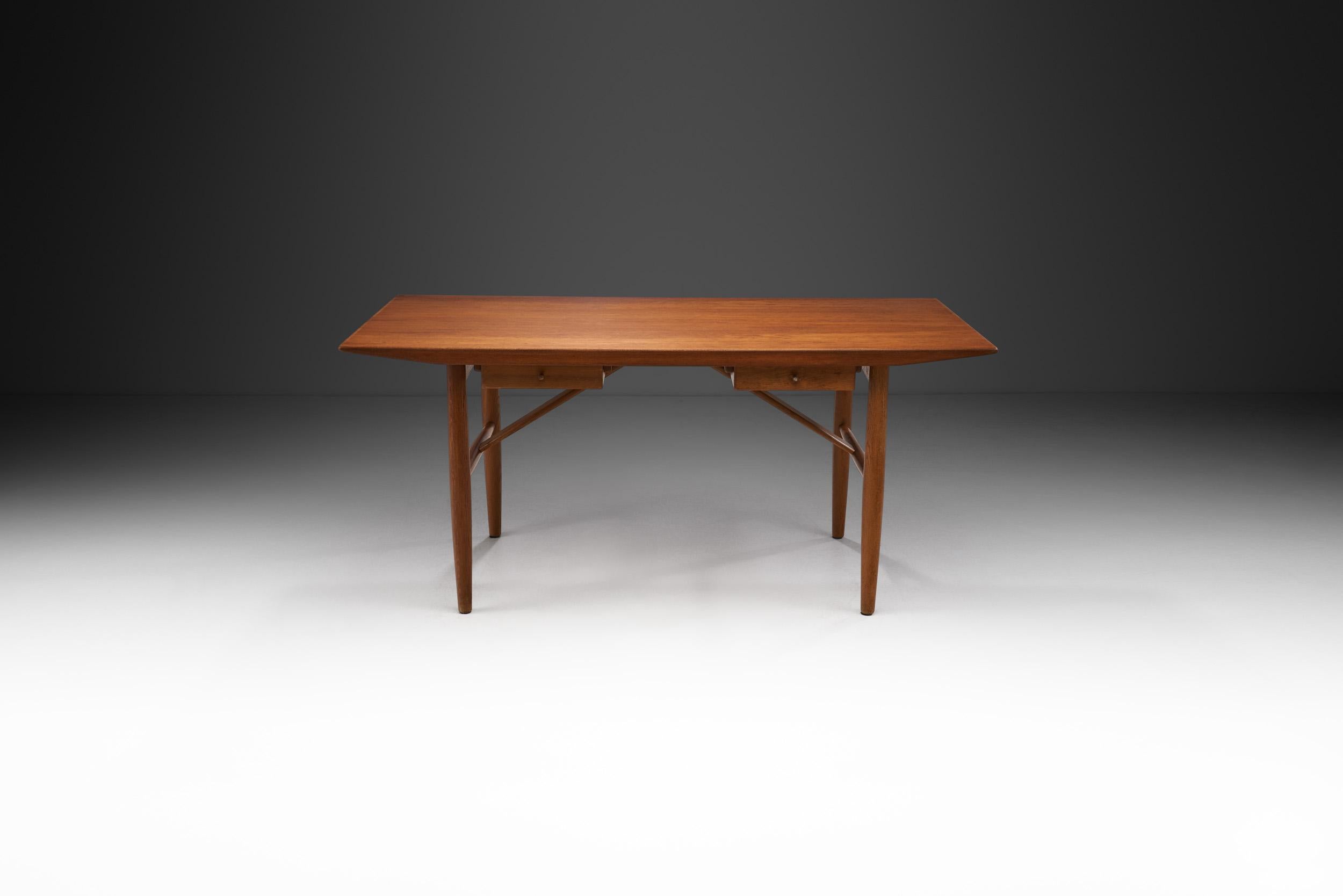 Danese Scrivania danese in teak e Oak con cassetti, Danimarca, 1950 ca. in vendita