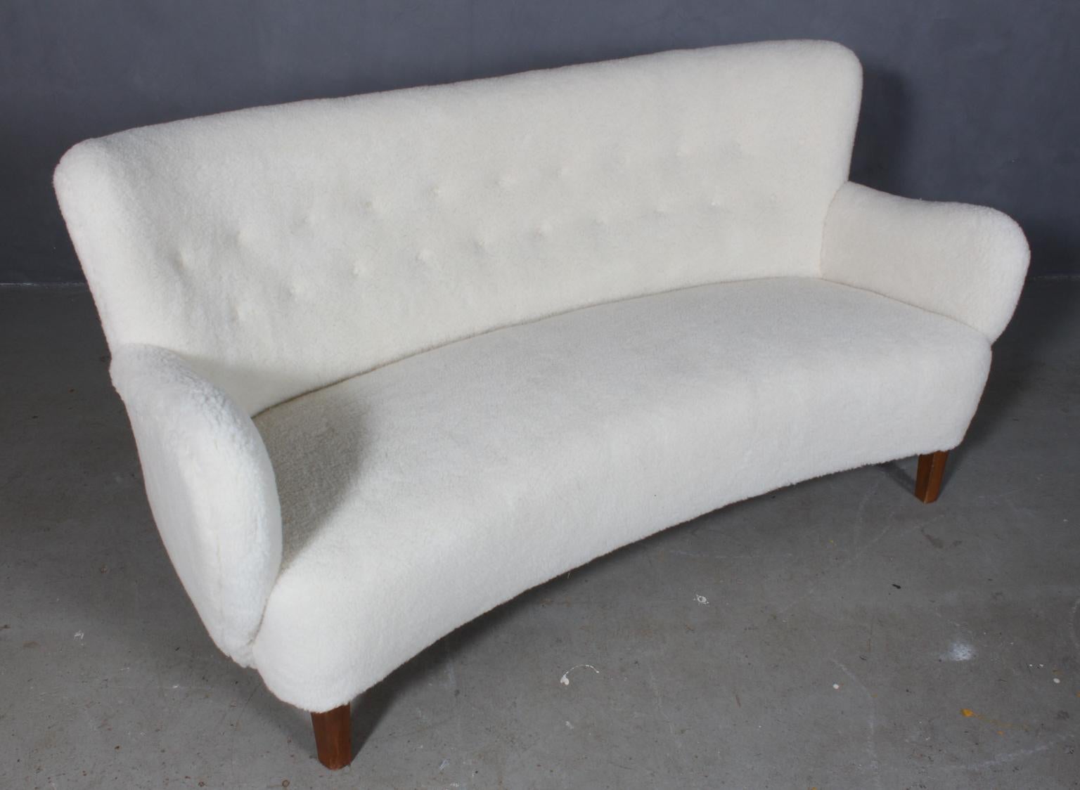 Danish cabinetmaker three-seat sofa new upholstered with lambwool.

Legs of beech

Made in the 1940s.