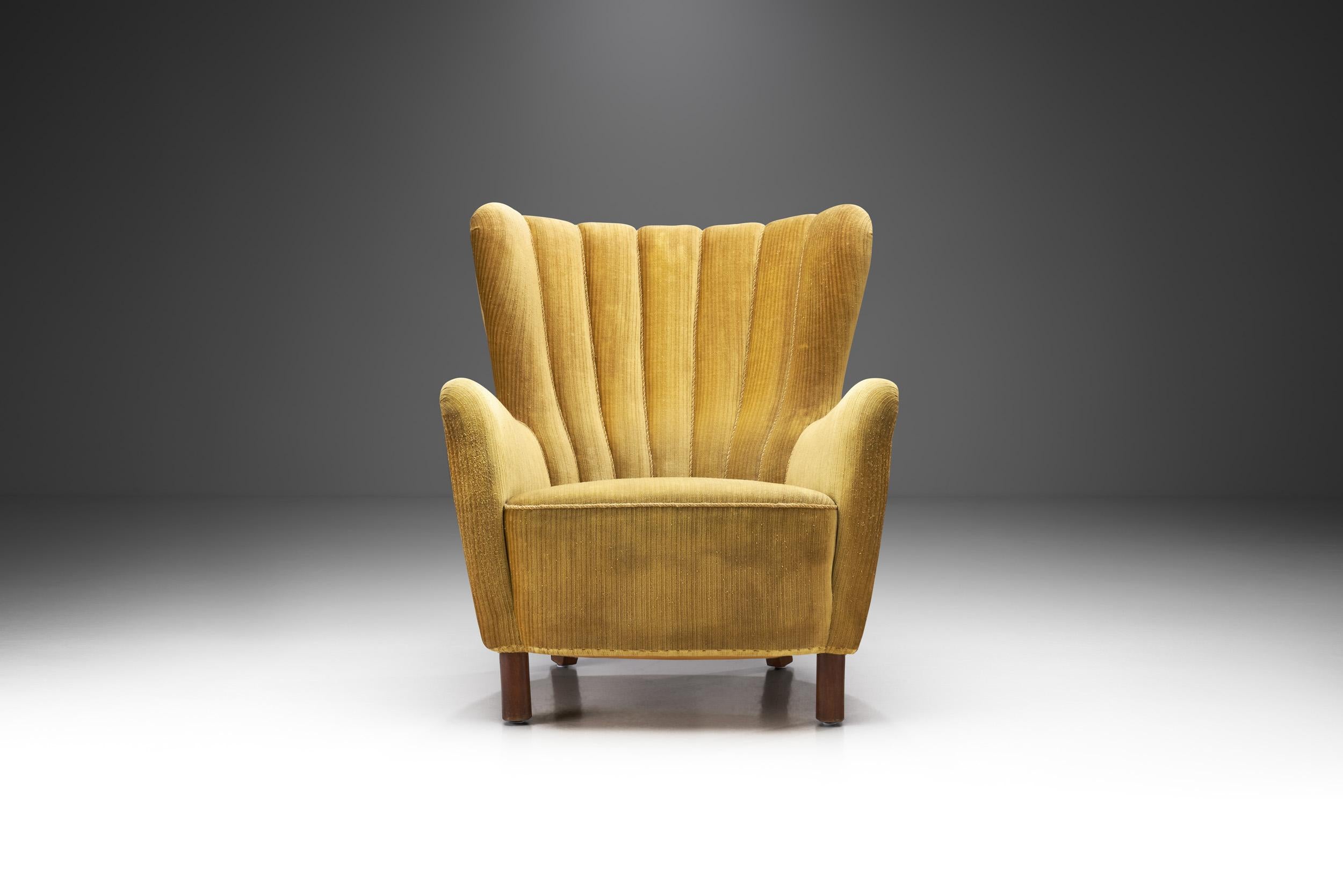 Mid-20th Century Danish Cabinetmaker Velour Easy Chair with Stained Beech Feet, Denmark, 1940s