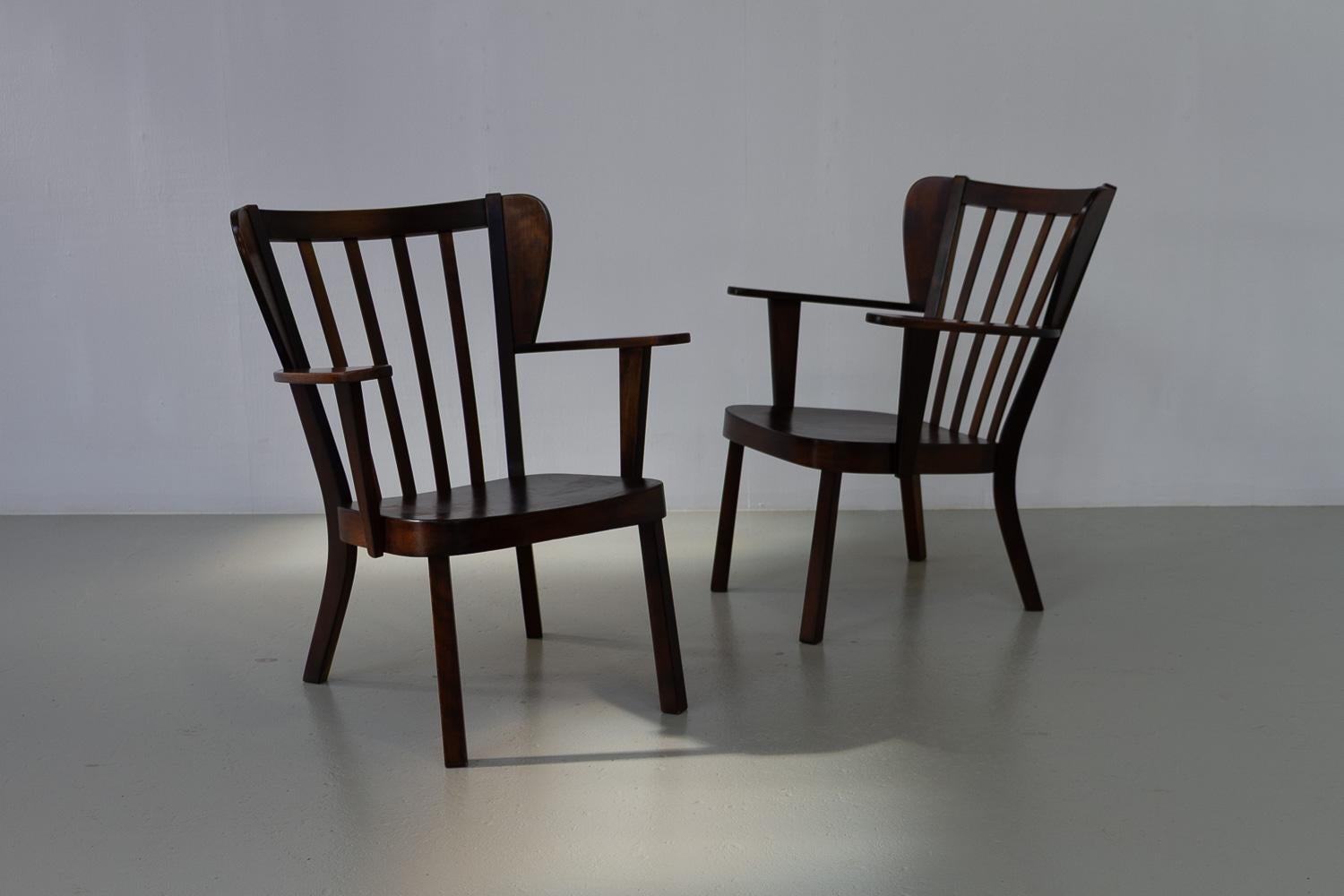 Sillones canadienses daneses de Fritz Hansen, década de 1940. Juego de 2.

Pareja de butacas escandinavas de principios de la Modernidad de Mitad de Siglo en haya teñida de marrón oscuro. Estos modelos 2252 fueron diseñados por Christian E. Hansen y