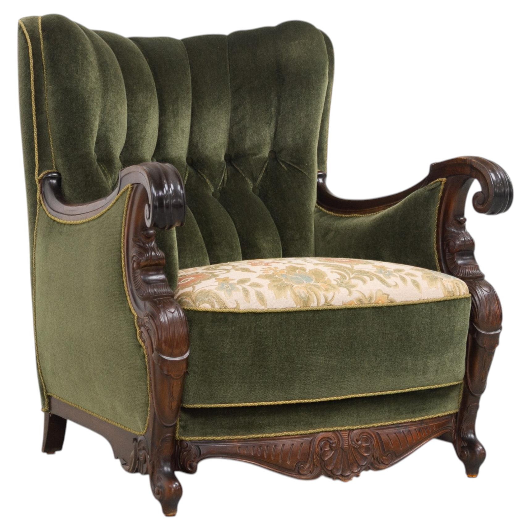 Chaise longue danoise sculptée en velours vert, années 1920. en vente