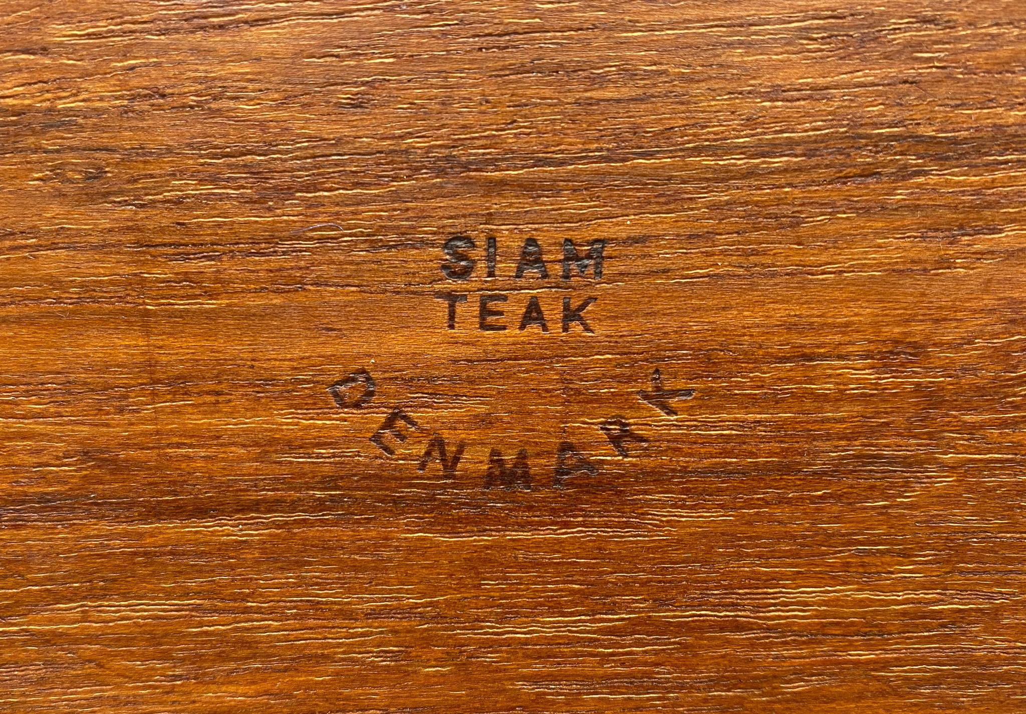 Dänische geschnitzte Siam Teak Pfeifenablage, Dänemark 1960er Jahre  im Angebot 6