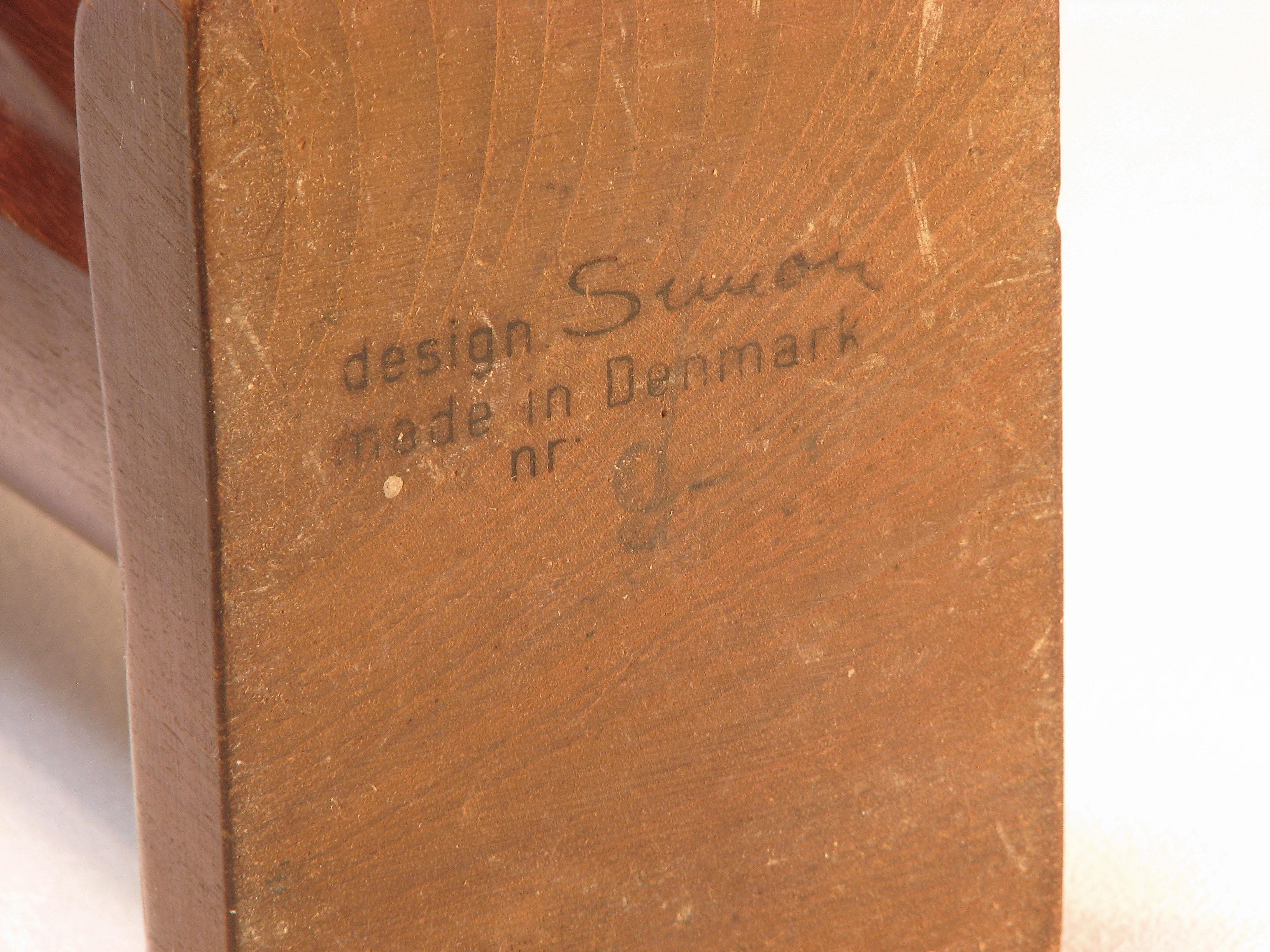 Scultura danese in teak intagliato 