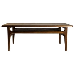 Table centrale danoise en teck signée Niels Bach, années 1960