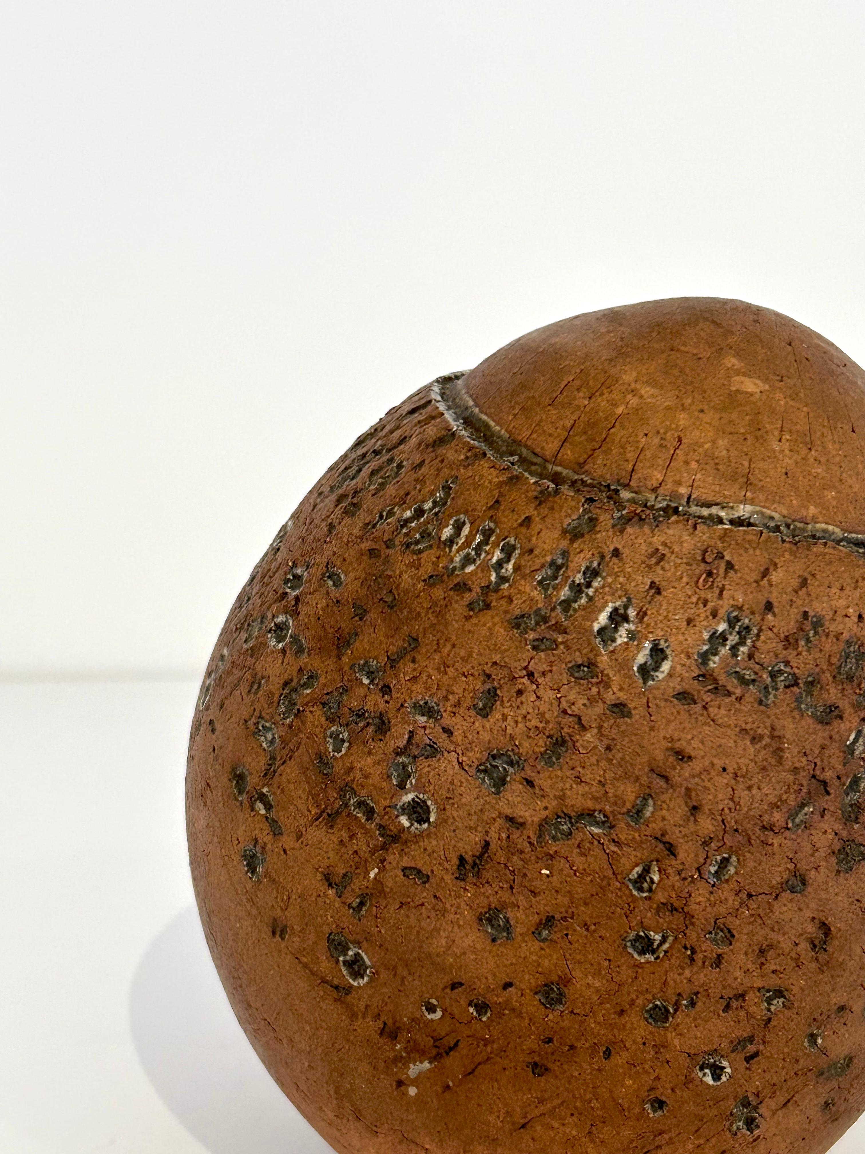 Sculpture danoise en céramique en forme de noix de coco en vente 3