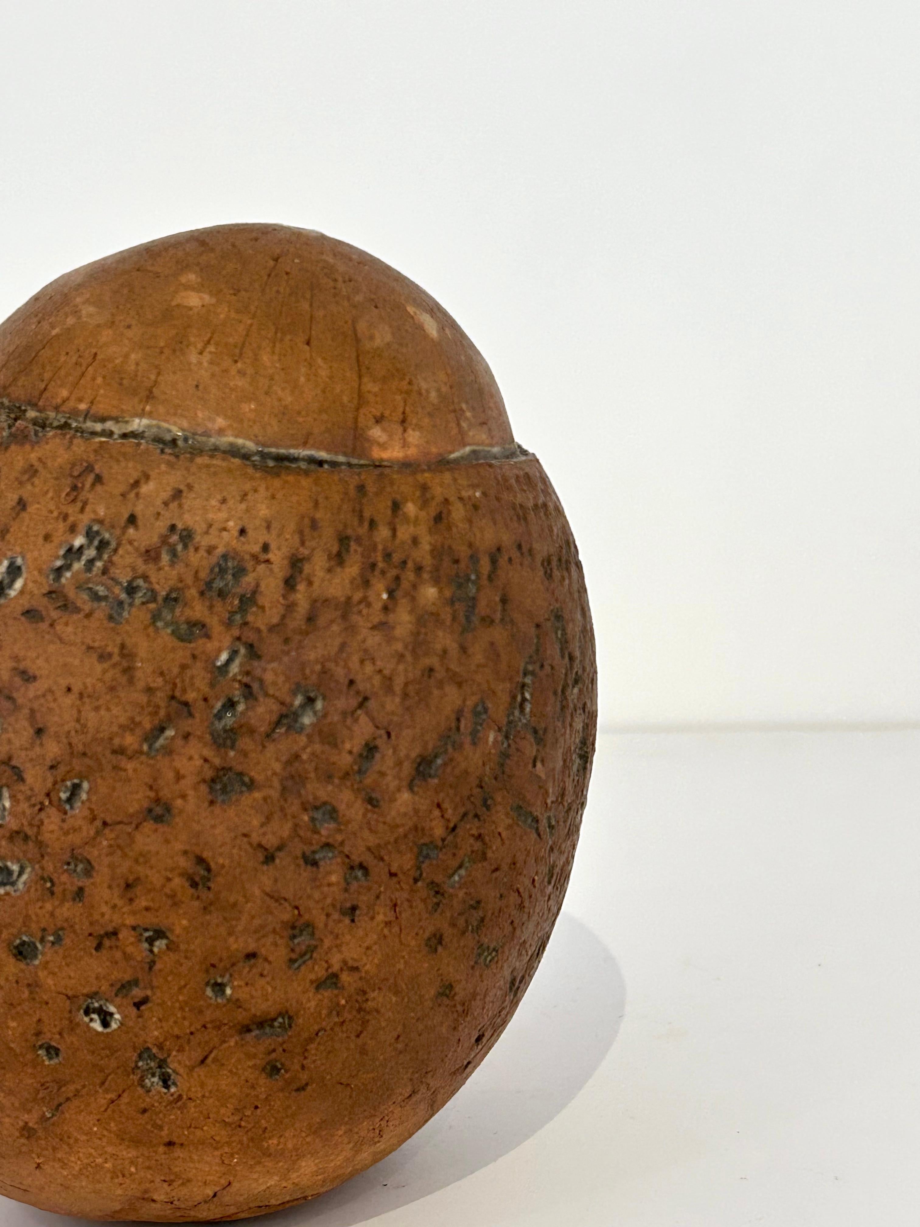 Sculpture danoise en céramique en forme de noix de coco en vente 4