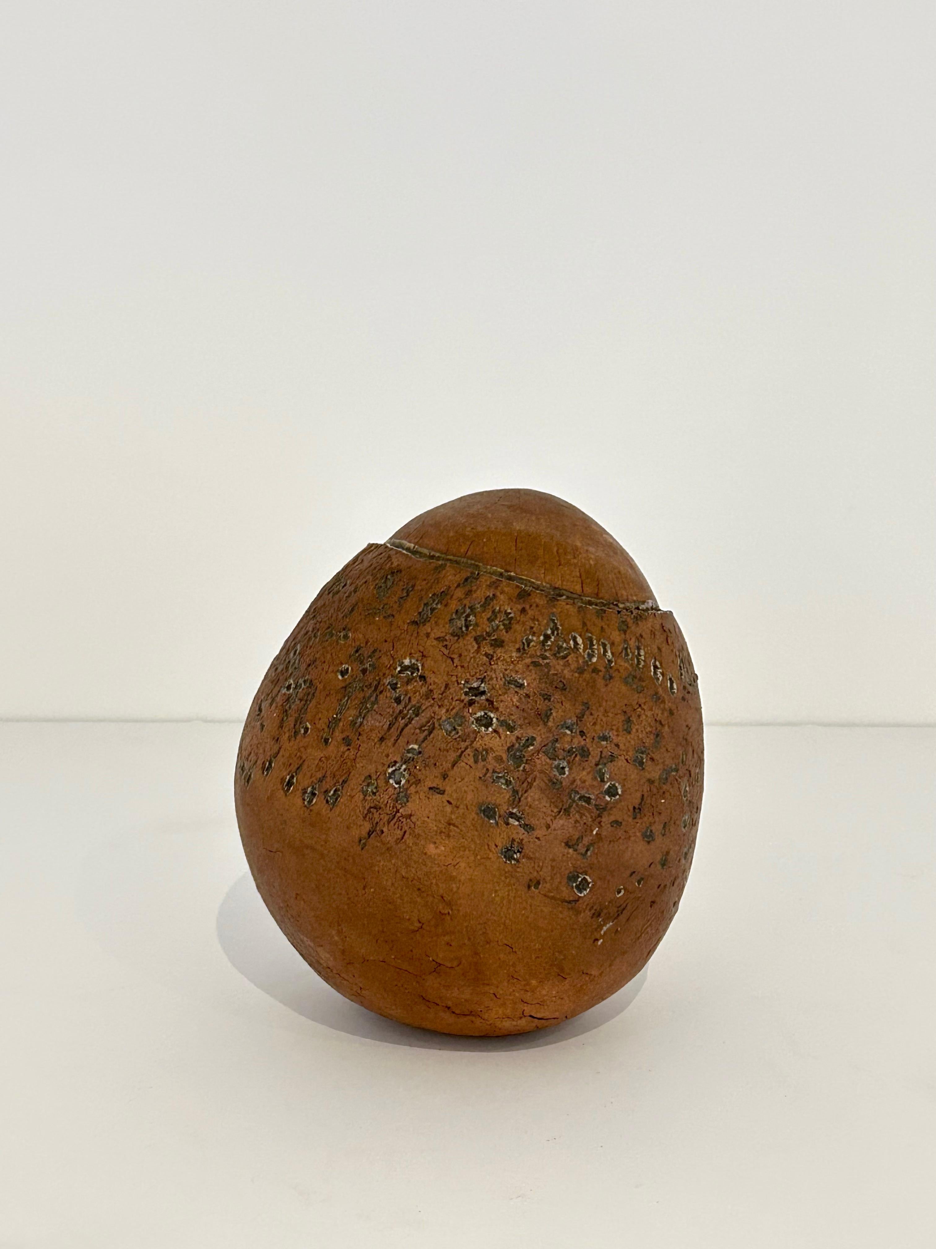 Scandinave moderne Sculpture danoise en céramique en forme de noix de coco en vente