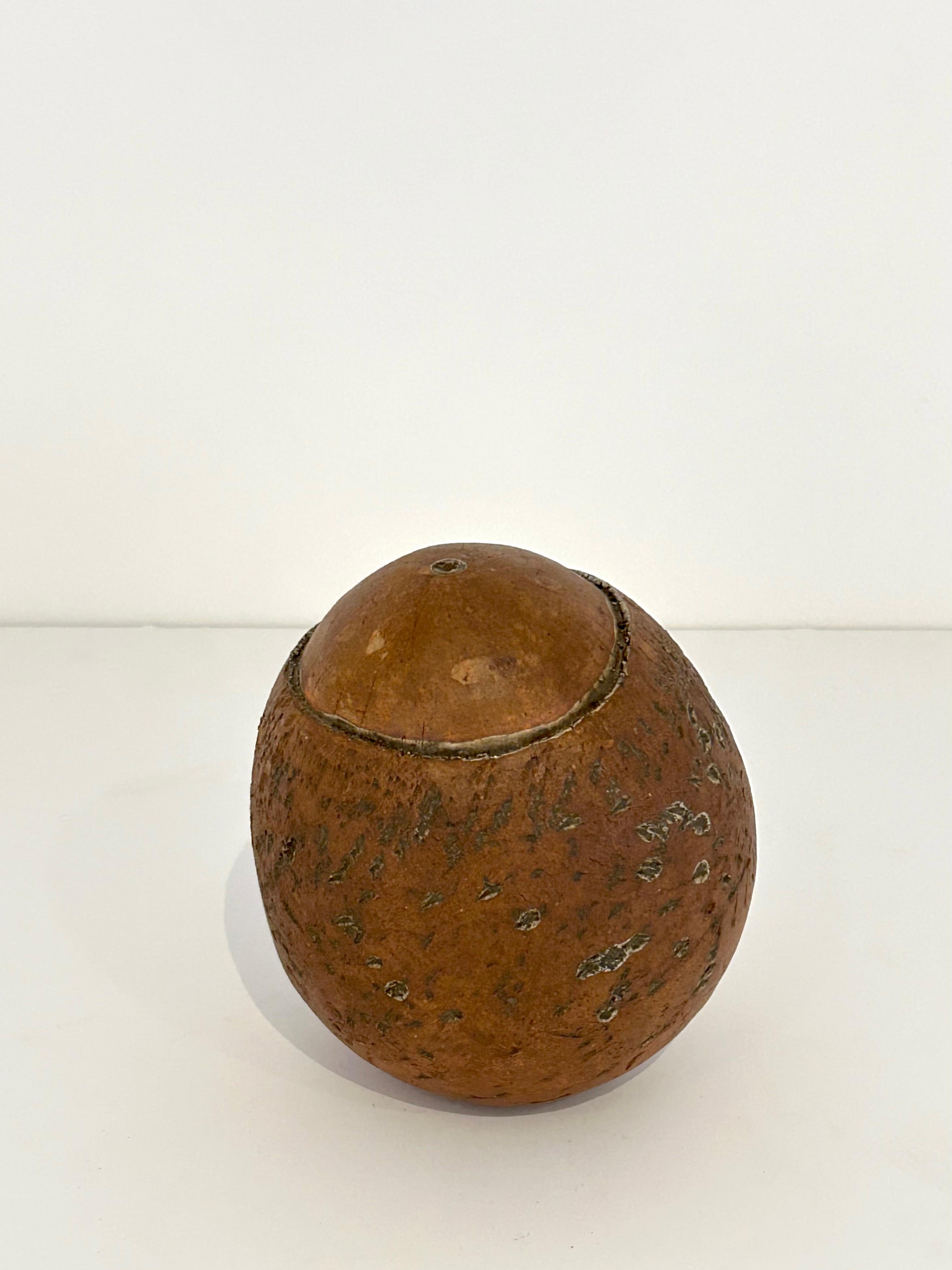 Danois Sculpture danoise en céramique en forme de noix de coco en vente