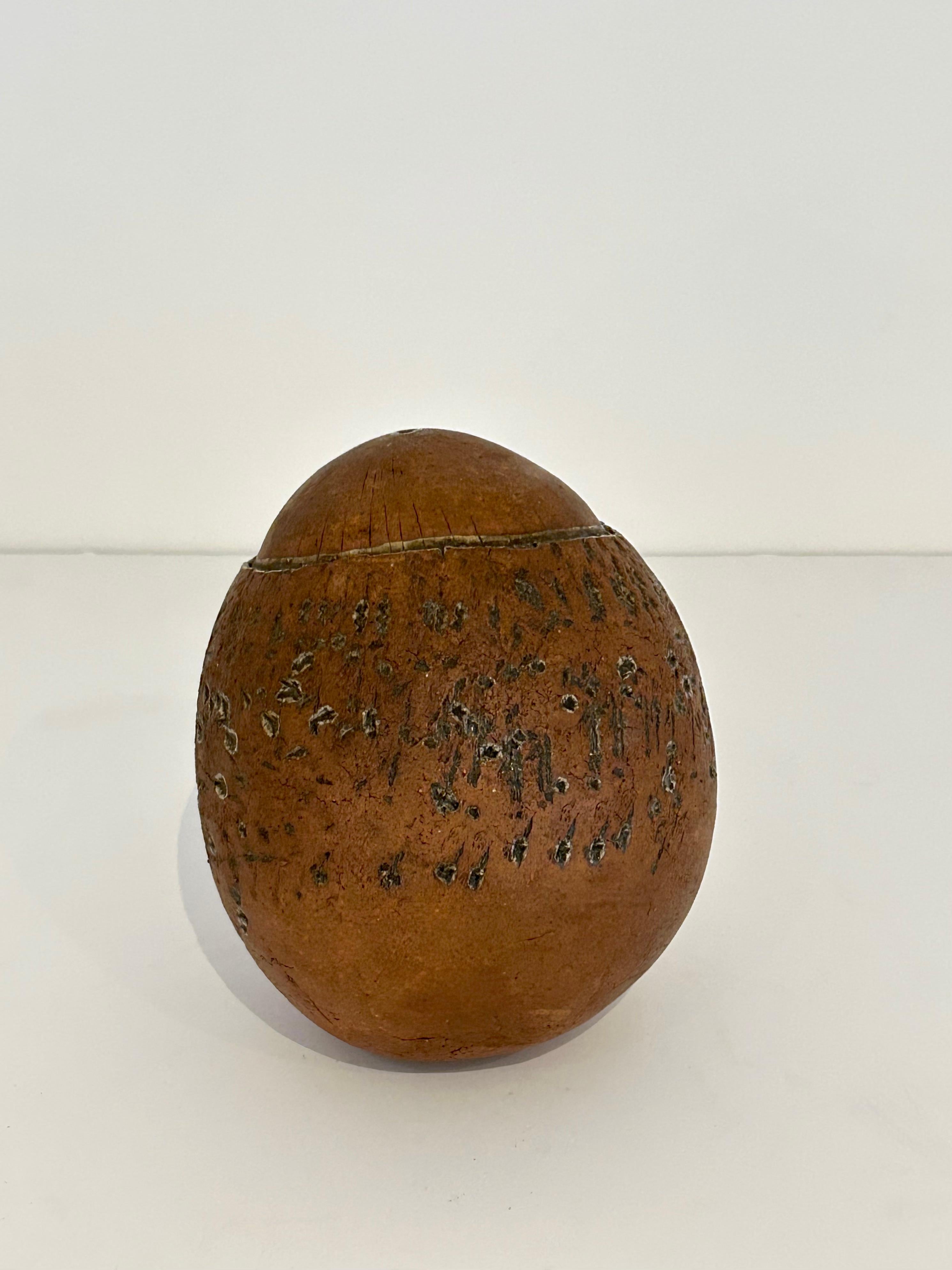 Sculpture danoise en céramique en forme de noix de coco Bon état - En vente à New York, NY