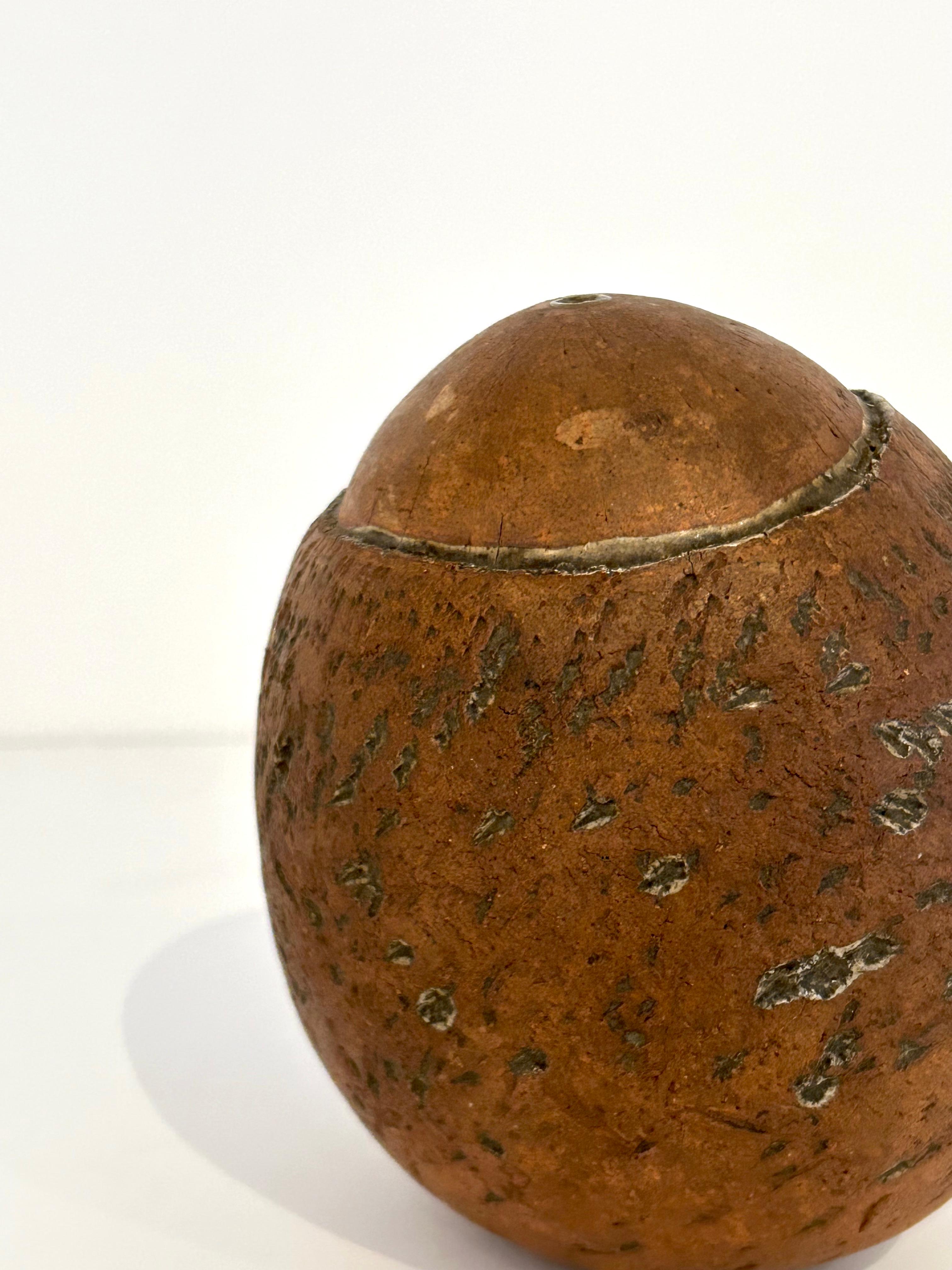 Sculpture danoise en céramique en forme de noix de coco en vente 1
