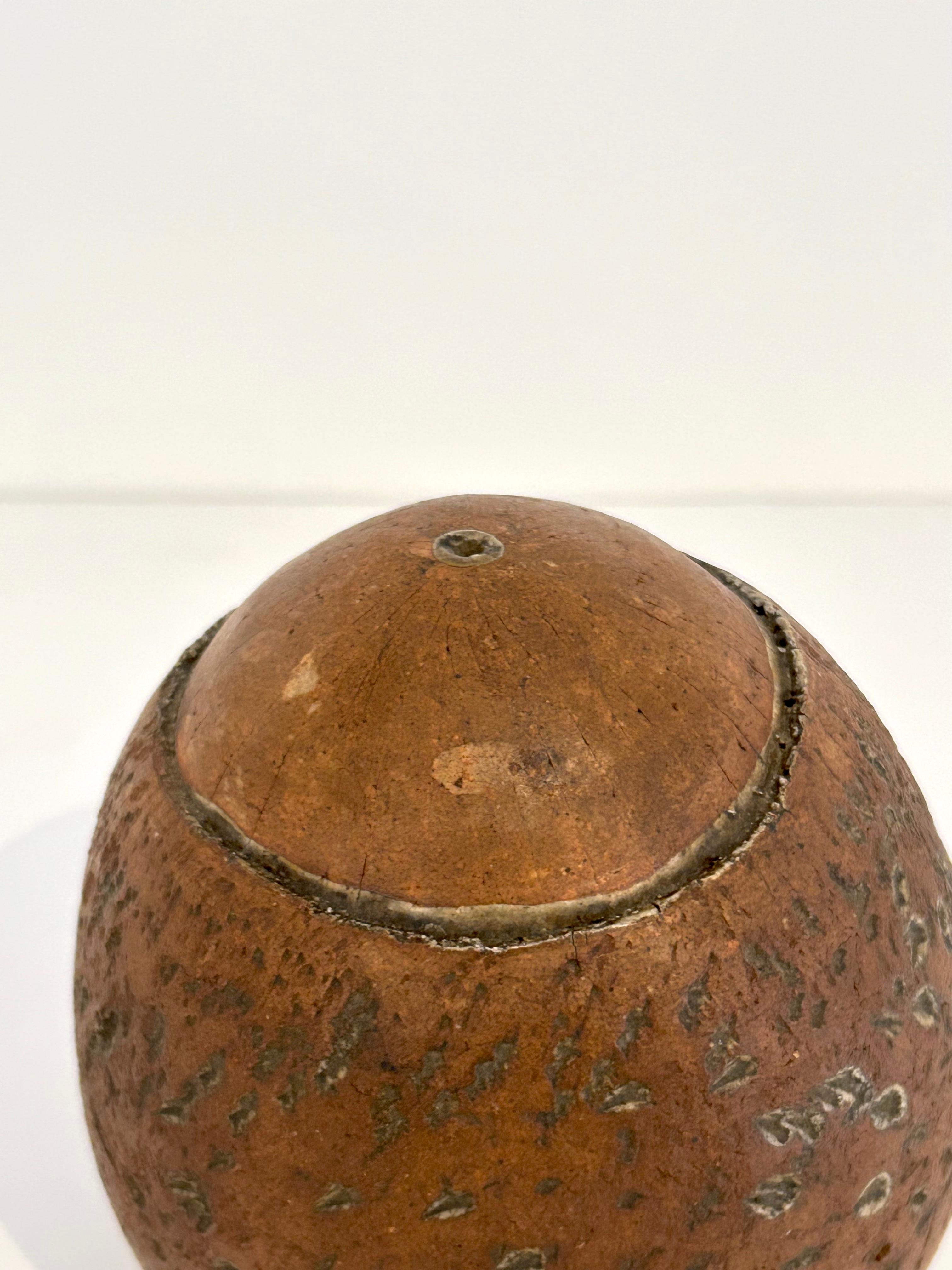 Sculpture danoise en céramique en forme de noix de coco en vente 2