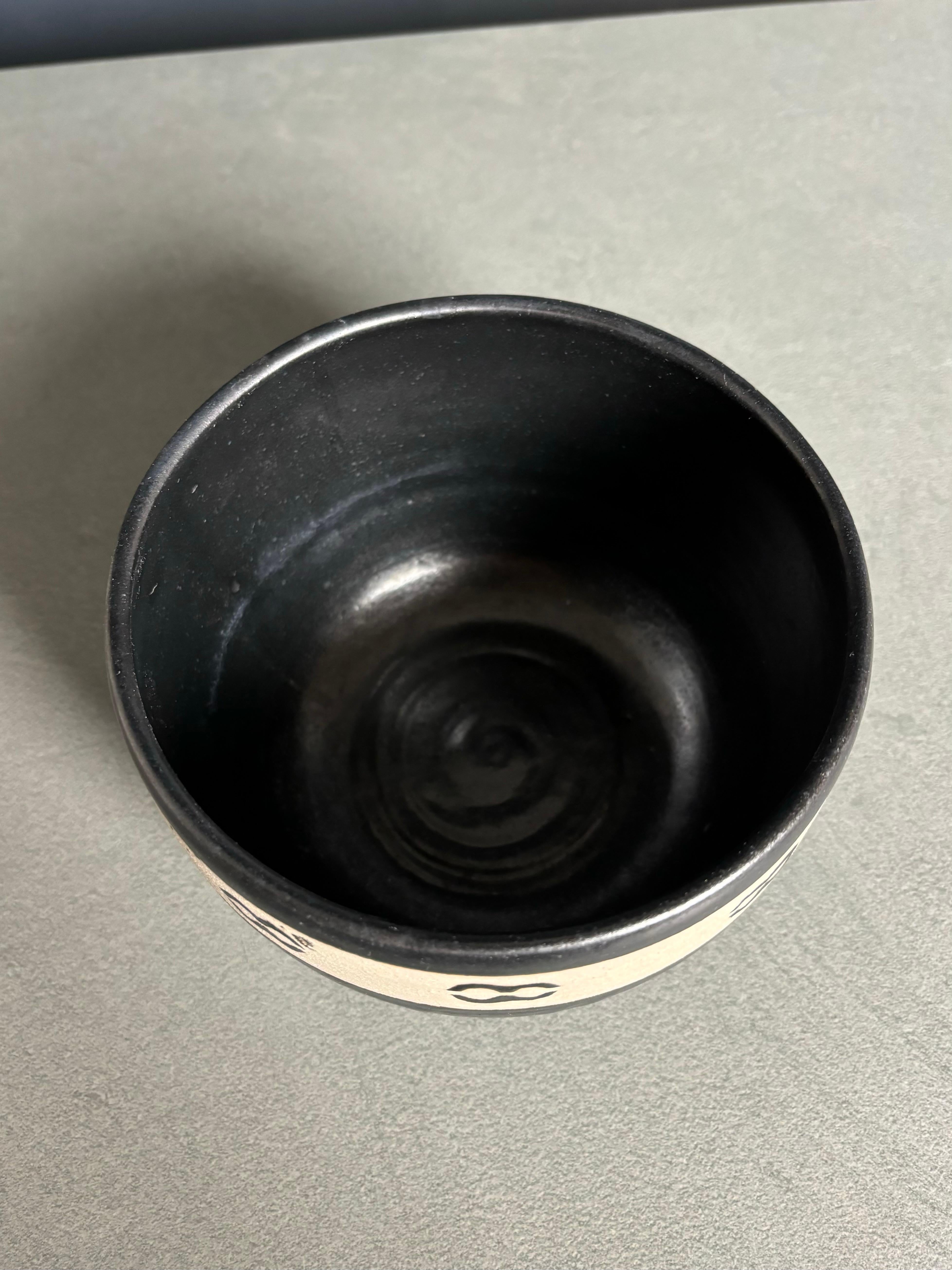 Ciotola in ceramica danese contemporanea con decoro grafico, 2002 In condizioni buone in vendita a Copenhagen, DK