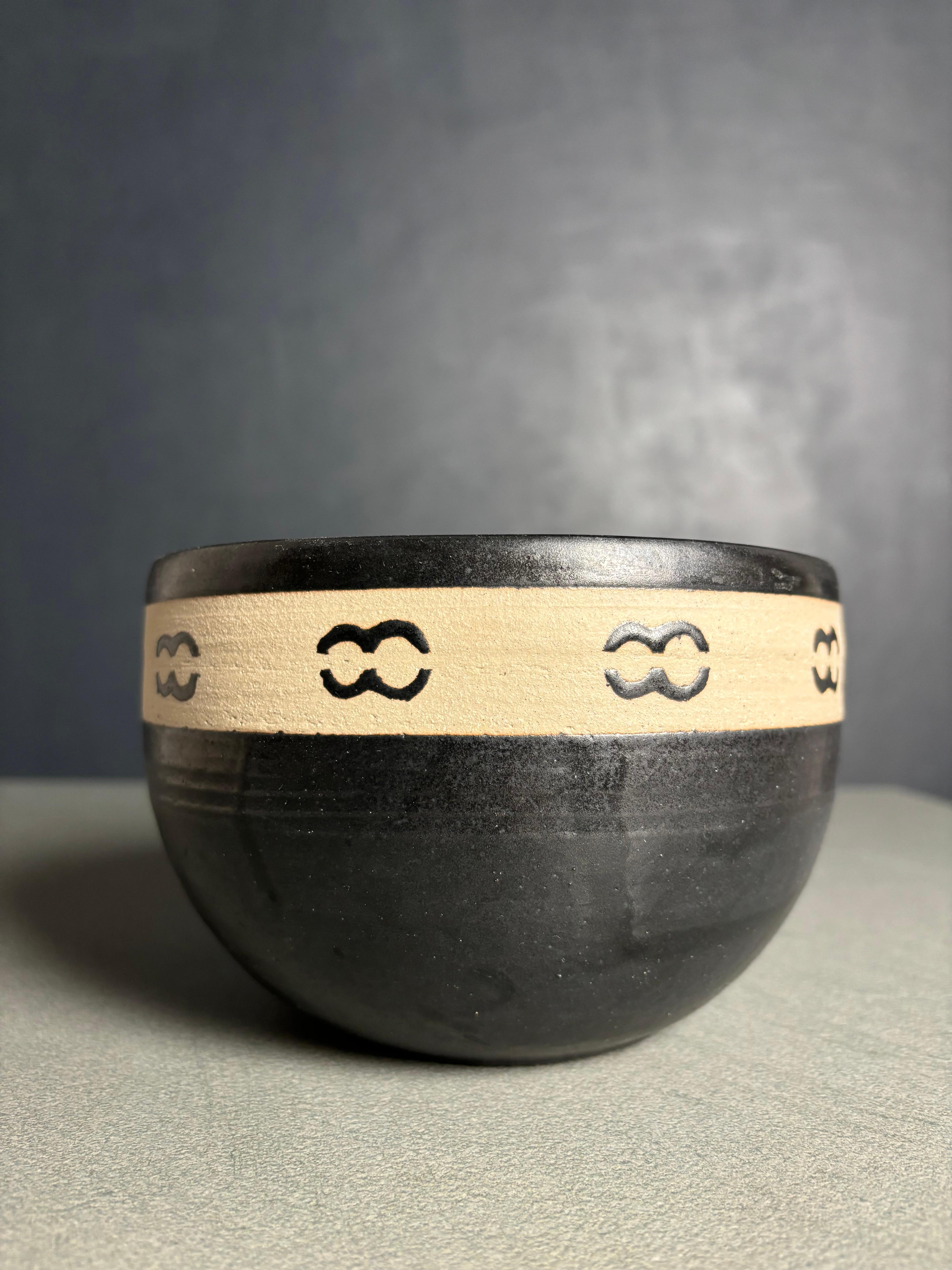Ceramica Ciotola in ceramica danese contemporanea con decoro grafico, 2002 in vendita
