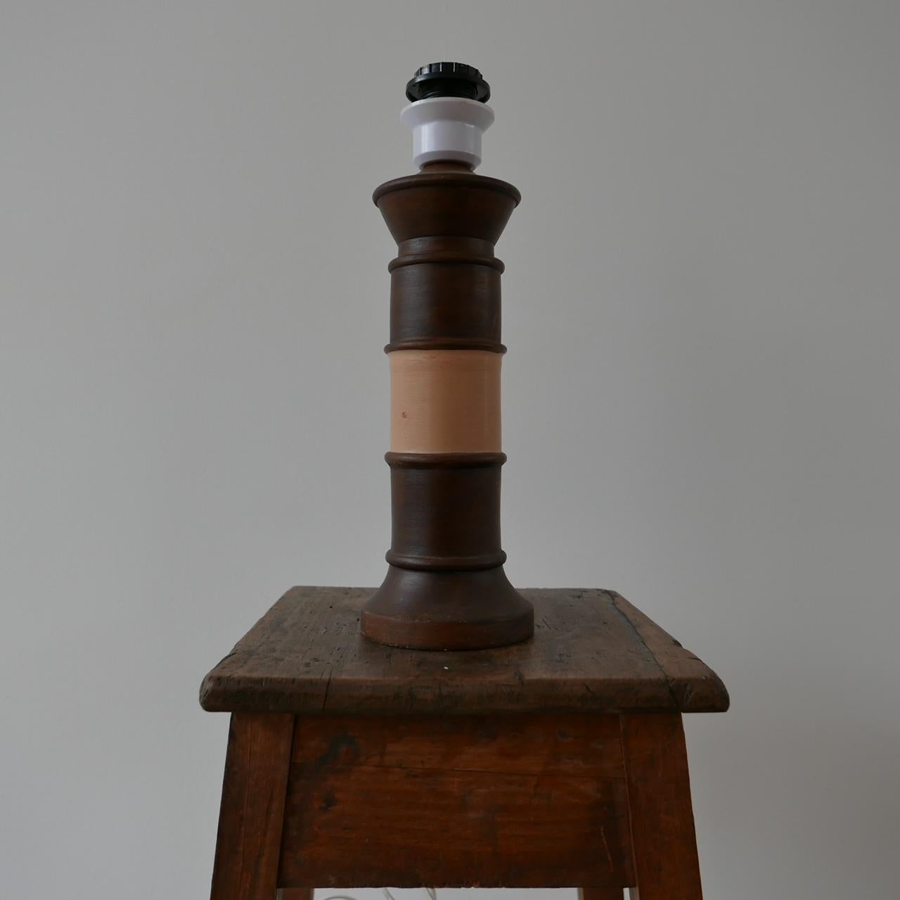 Lampe de table en céramique à deux tons. 

Estampillé à la base. 

Danemark, années 1970. 

Marqué Z, LA23/2.

Bon état vintage. 

Depuis le recâblage et le test PAT.

Réf. interne : UK.

Emplacement : Galerie de Londres.

Dimensions : 12 Diamètre x