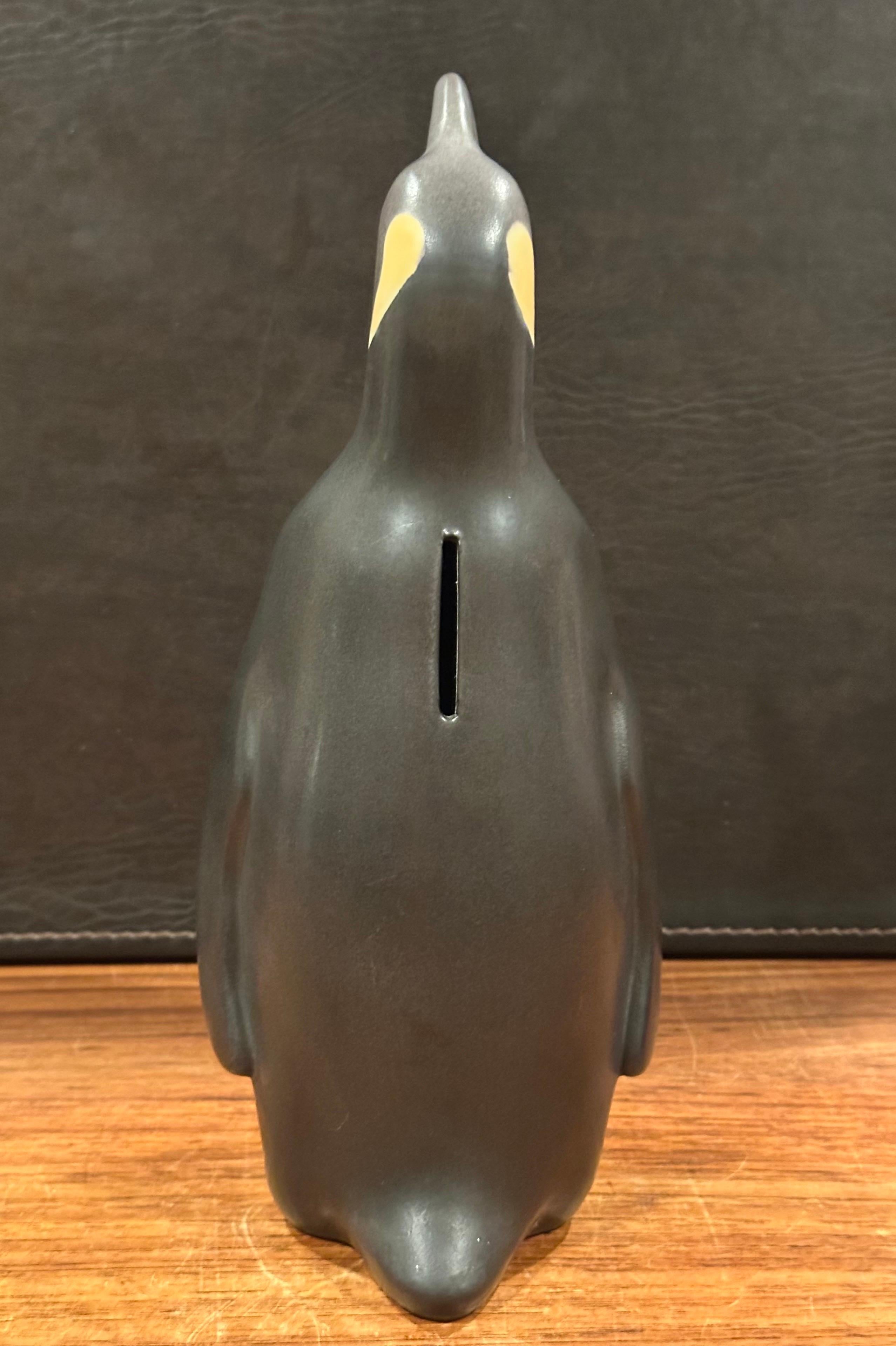 Dänische Keramikbank „Pondus der Penguin“ von Knabstrup im Angebot 4