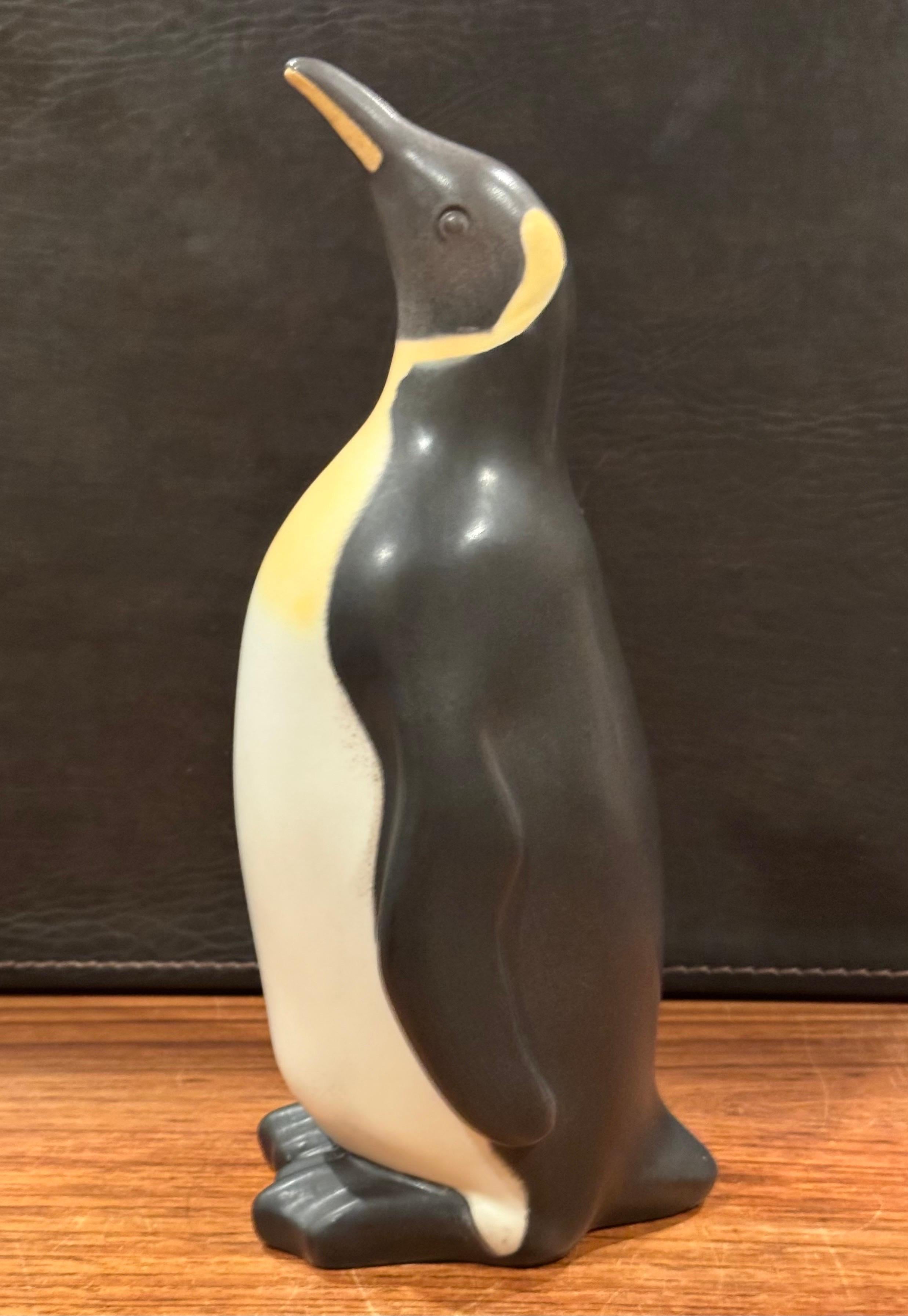 Dänische Keramikbank „Pondus der Penguin“ von Knabstrup im Angebot 1