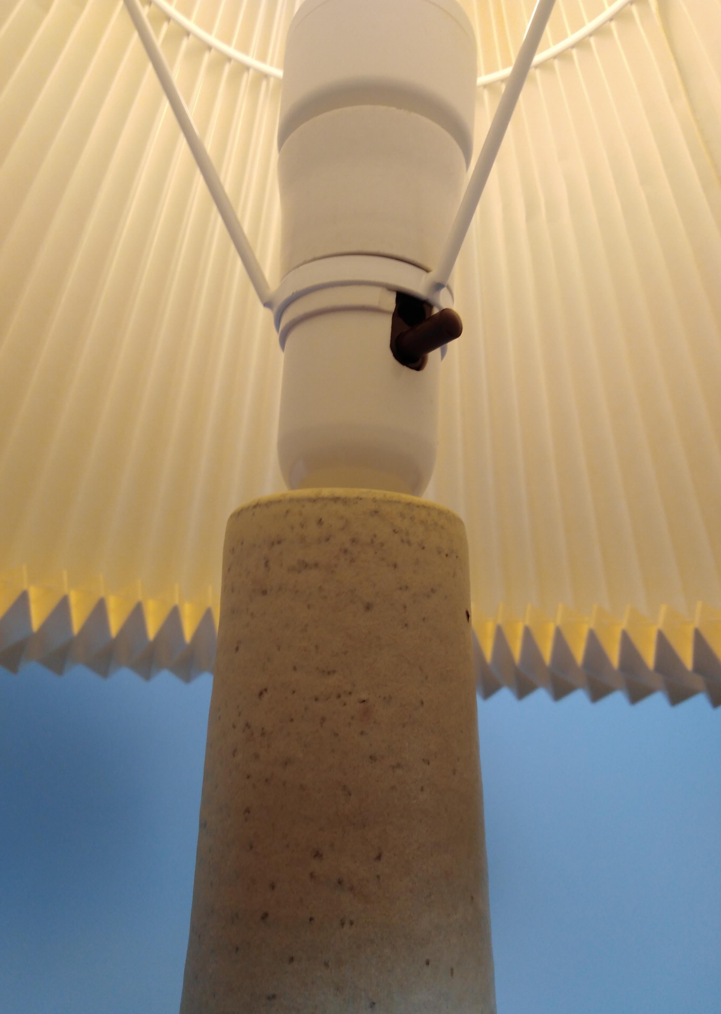 Sculpté à la main Lampe de table danoise Soholm, denmark 60s en vente