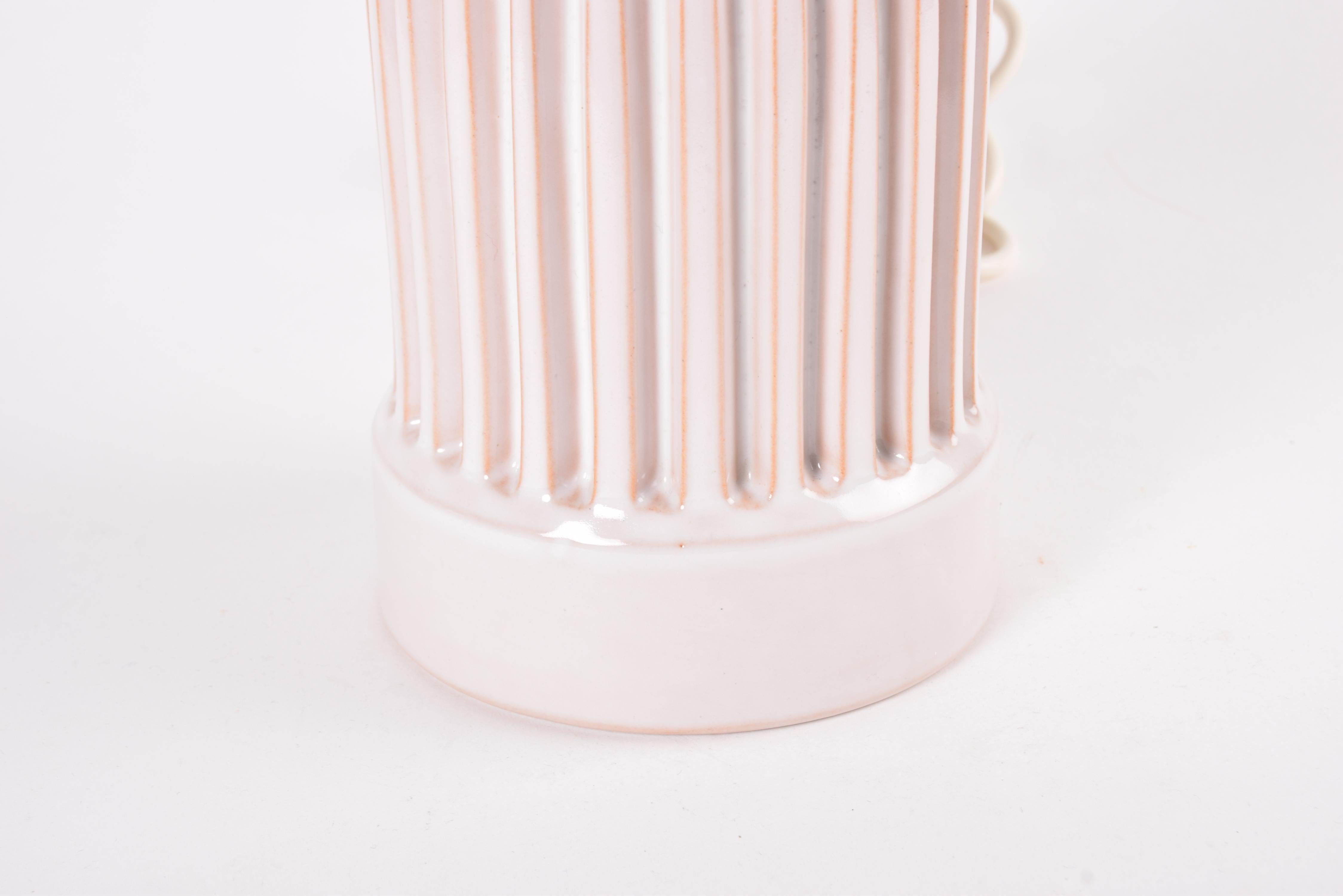 Danish Ceramic Table Lamp Grooved White Glaze Brass Details, Mid-century 1950s For Sale 1