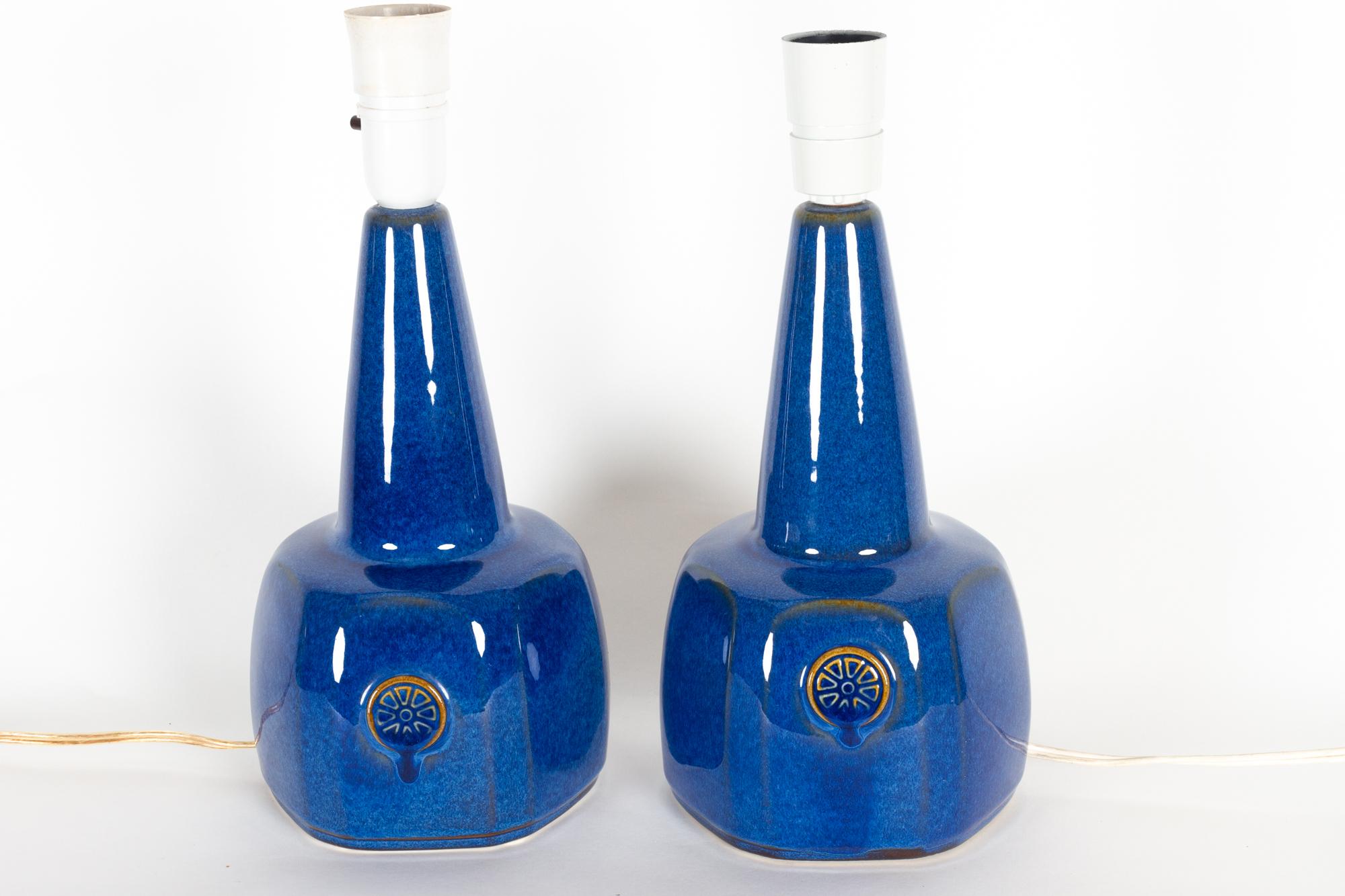 Danish ceramic table lamps by Einar Johansen for Søholm 1960s, set of 2
Pair of lamps and in blue running glaze from Søholm ceramics on the isle of Bornholm. With the northern light motif designed by Maria Philippi. Rounded hexagonal base with