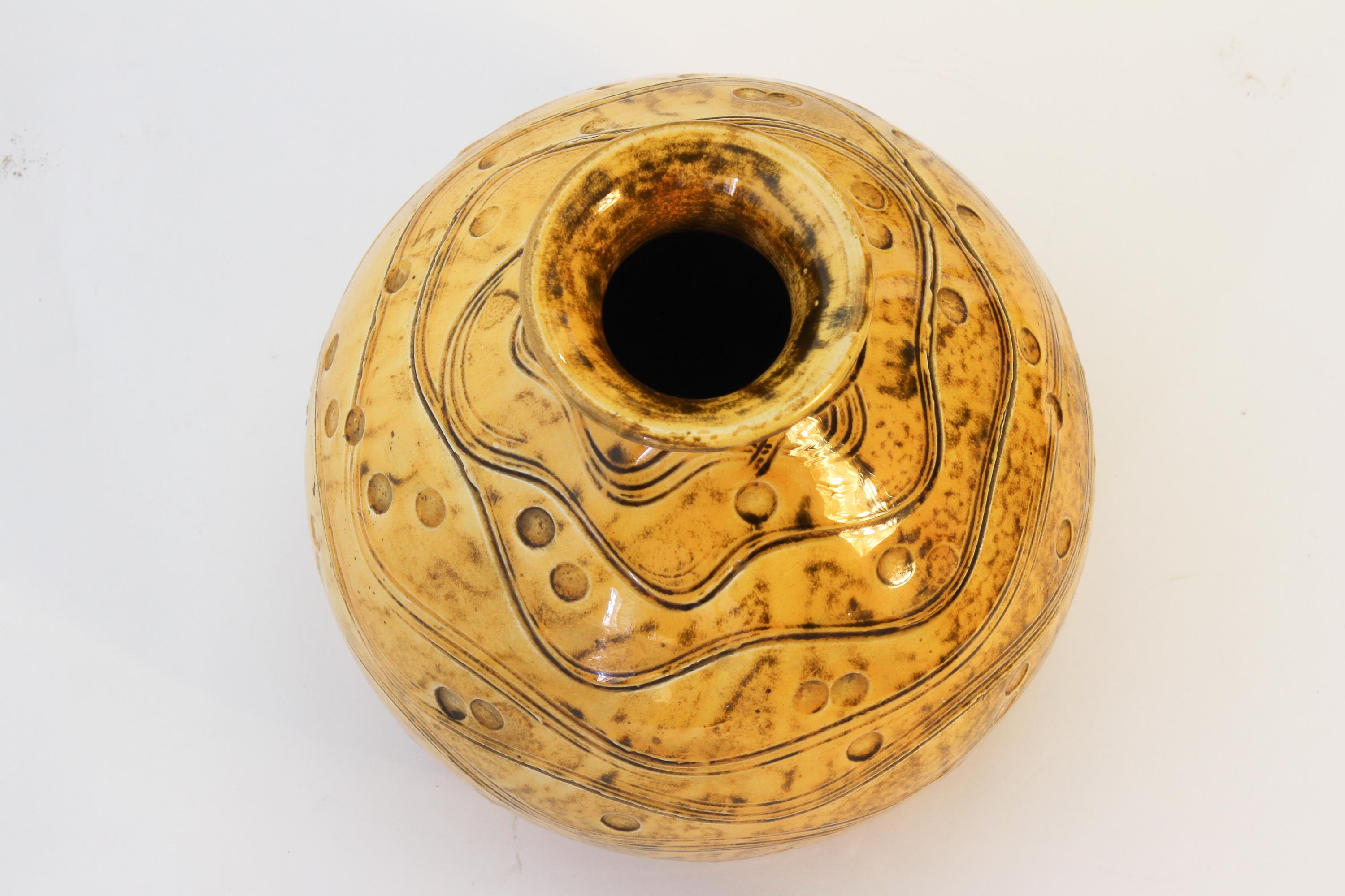 Danish ceramic vase by Herman August Kähler, 1930s.
Round vase with flared mouth. Beautiful dark yellow glaze with intricate patterns.
Perfect condition with no cracks or nicks.